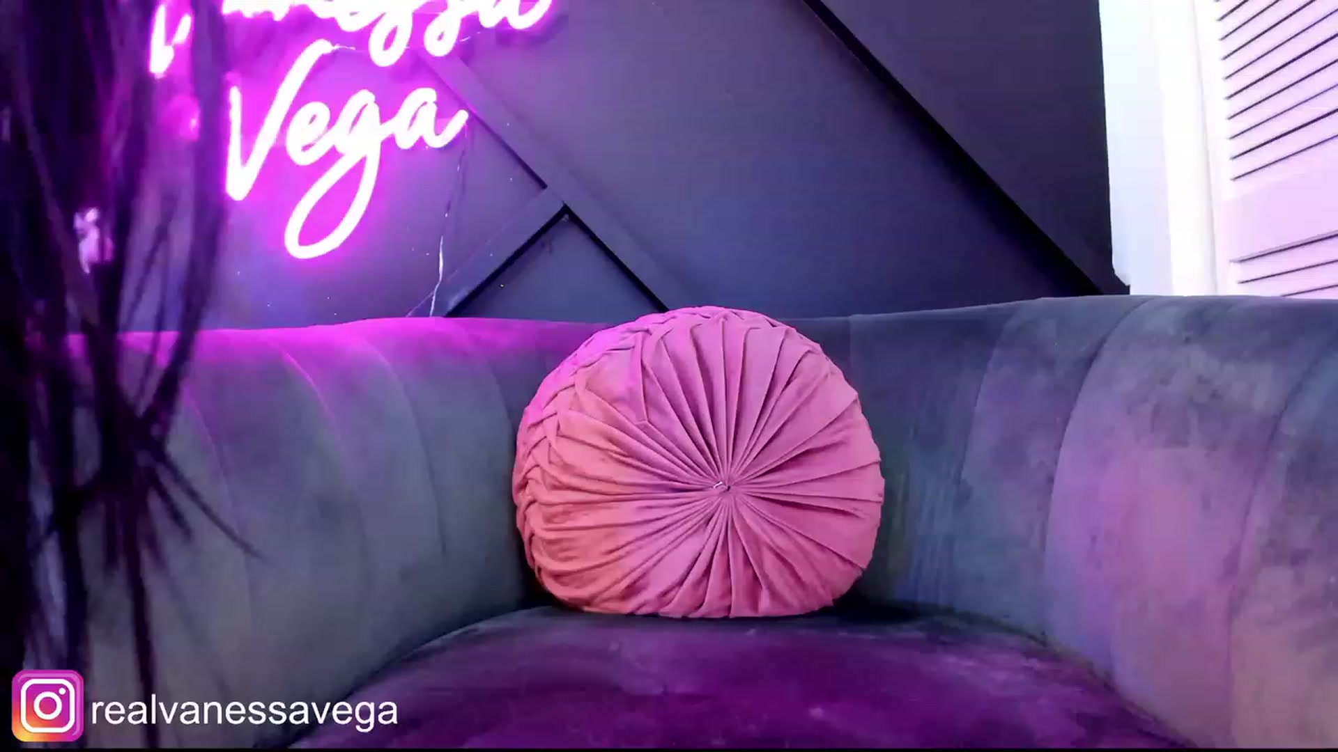 Gallery image thumbnail from Vanessa_Vega's myfreecams stream on, 05/16/2023, 17:26 image 1 of 20