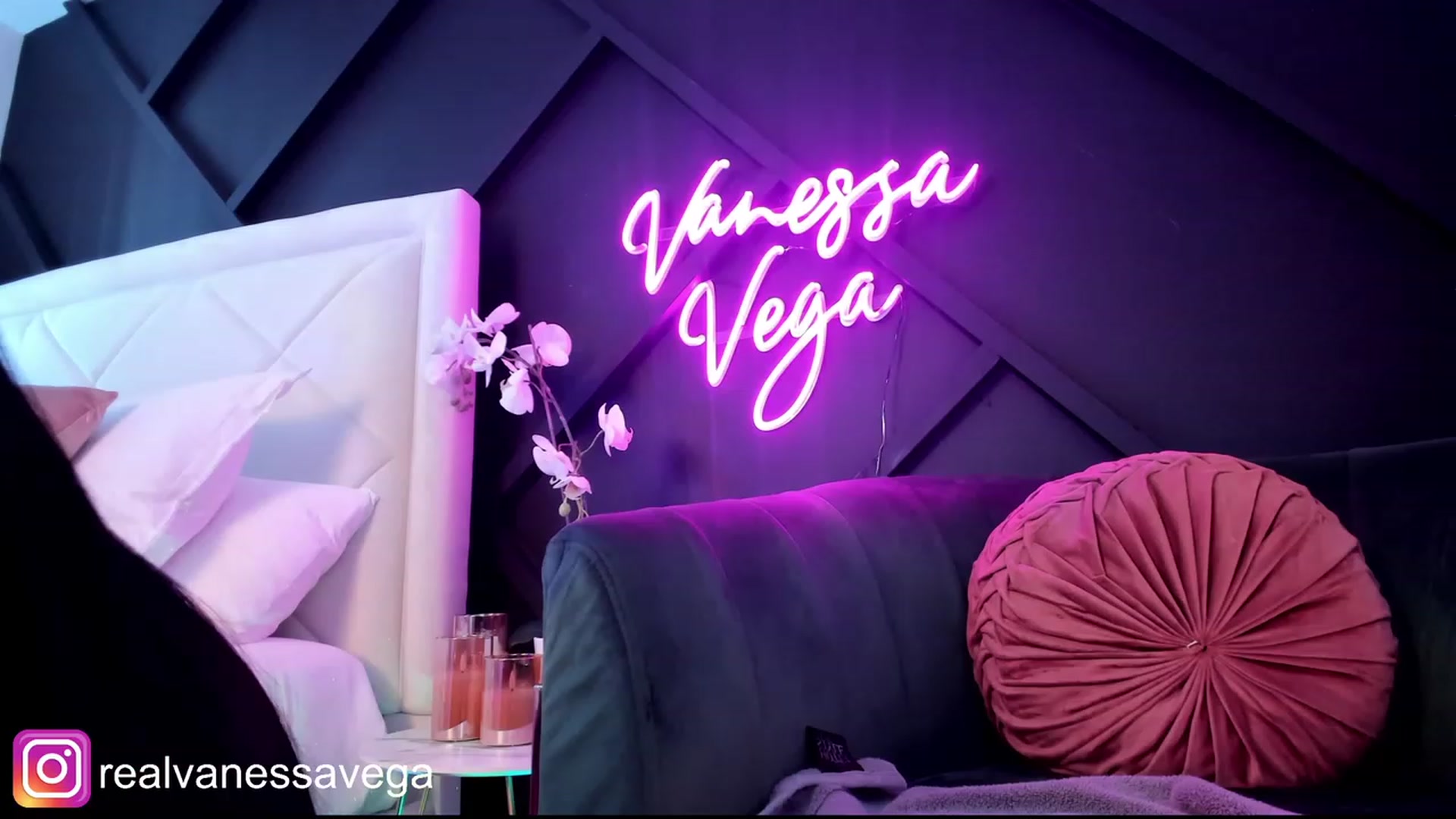 Gallery image thumbnail from Vanessa_Vega's myfreecams stream on, 05/16/2023, 17:26 image 5 of 20