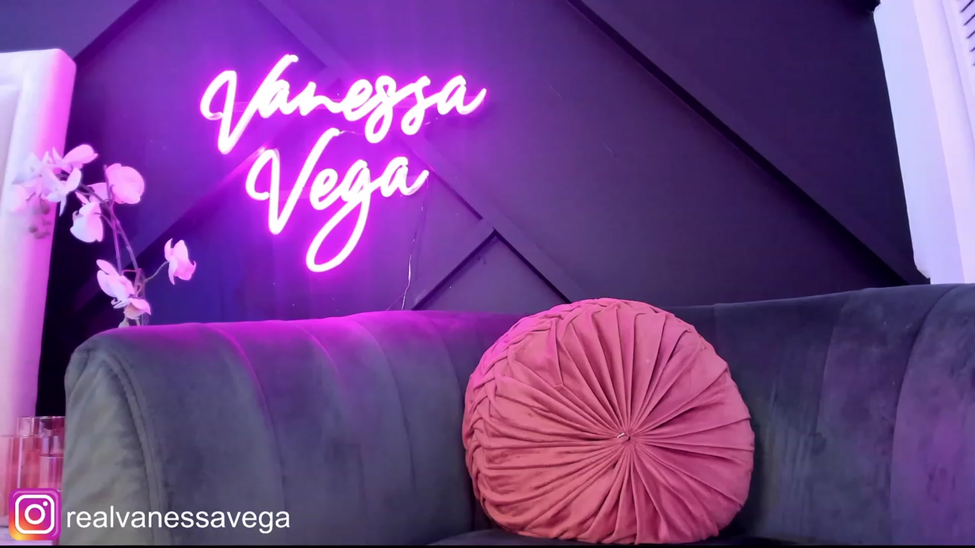 Gallery image thumbnail from Vanessa_Vega's myfreecams stream on, 05/16/2023, 17:26 image 2 of 20