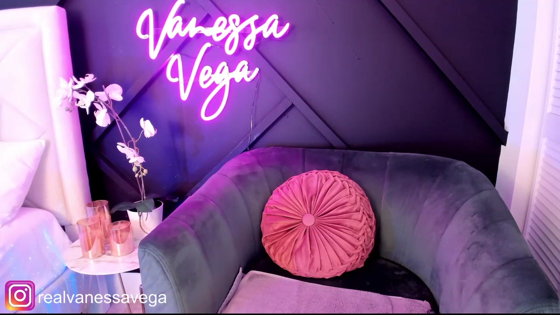 Gallery image thumbnail from Vanessa_Vega's myfreecams stream on, 05/23/2023, 19:19 image 12 of 20
