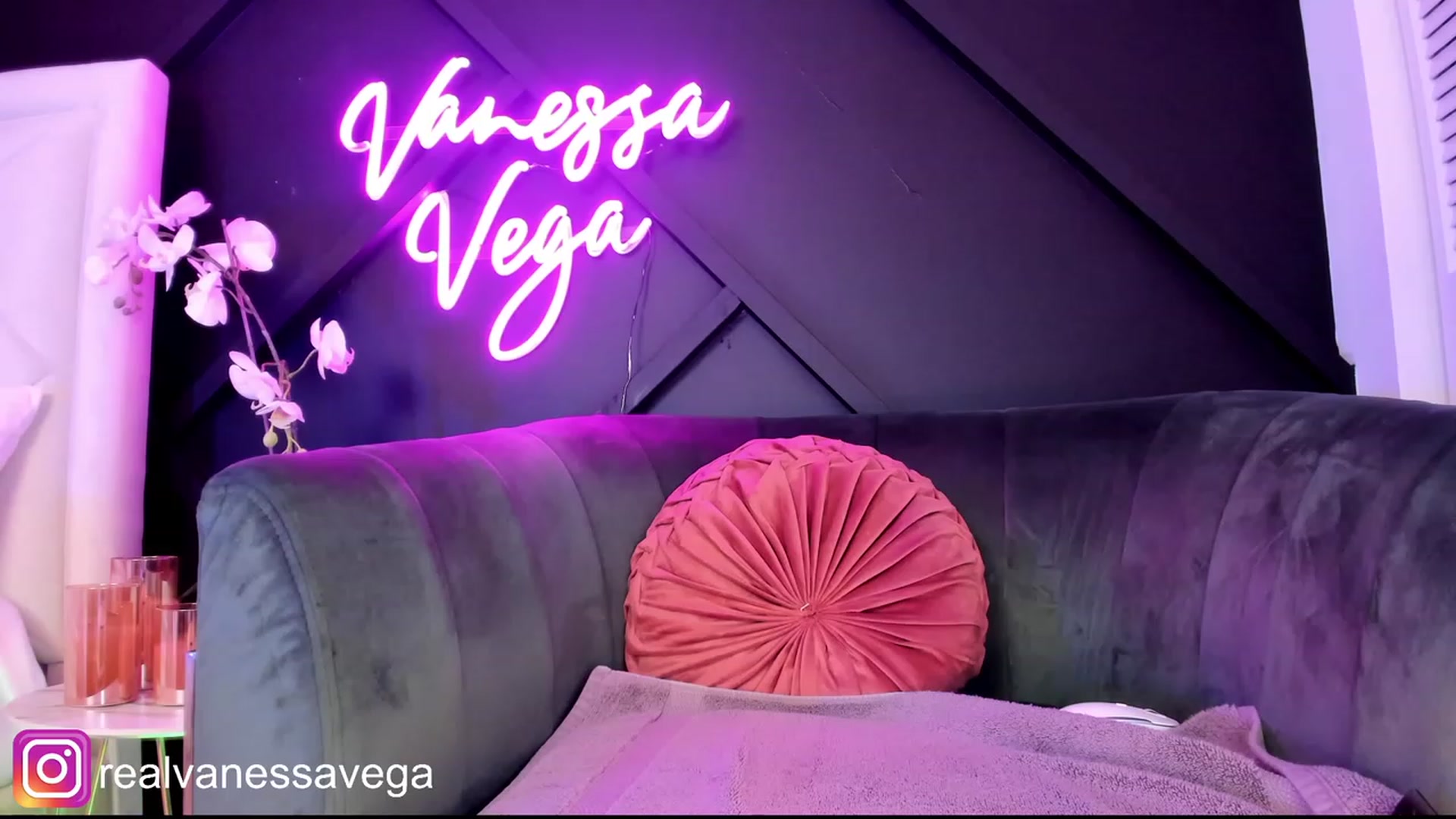 Gallery image thumbnail from Vanessa_Vega's myfreecams stream on, 05/28/2023, 02:25 image 2 of 20