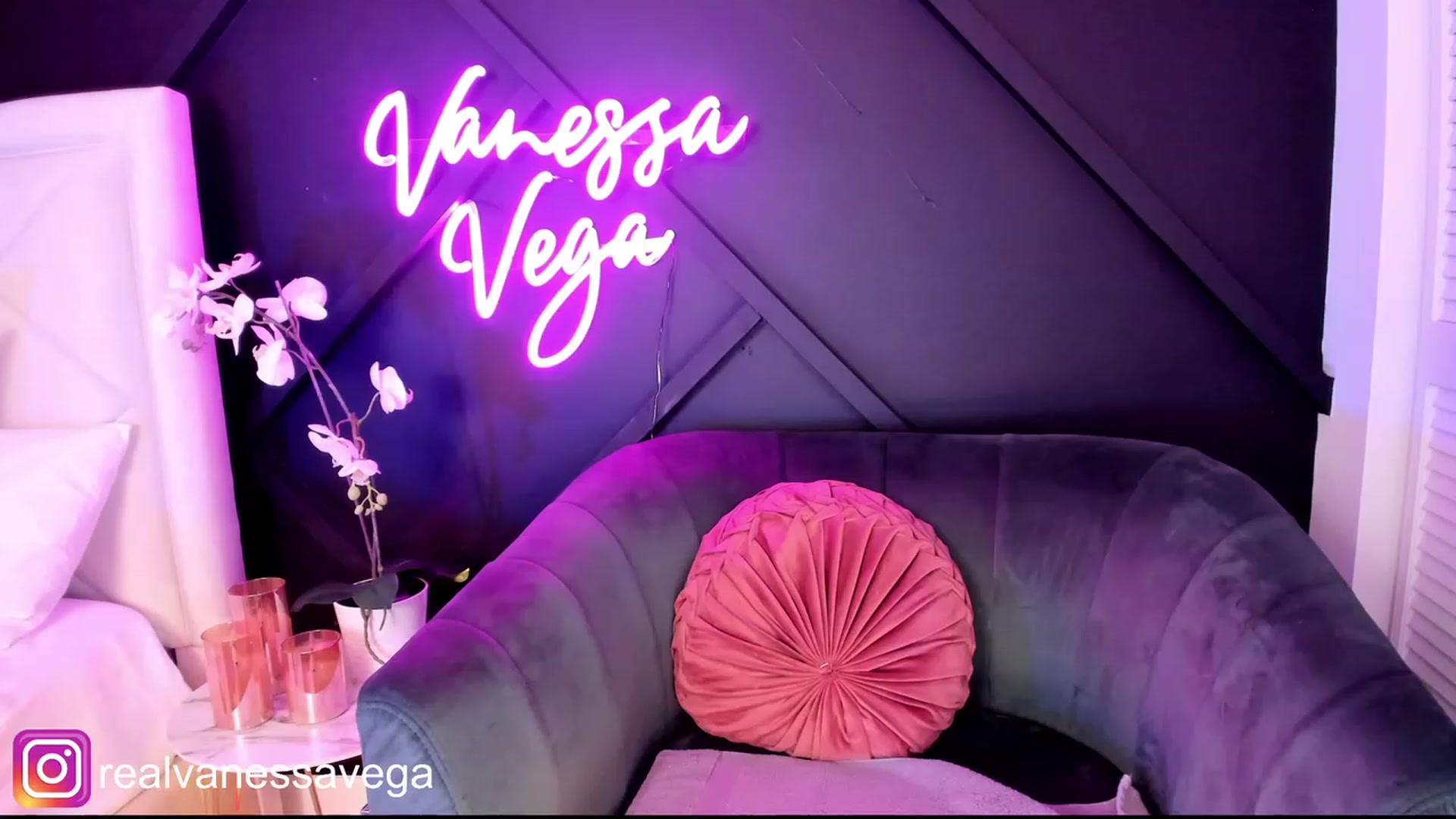 Gallery image thumbnail from Vanessa_Vega's myfreecams stream on, 05/28/2023, 02:25 image 6 of 20