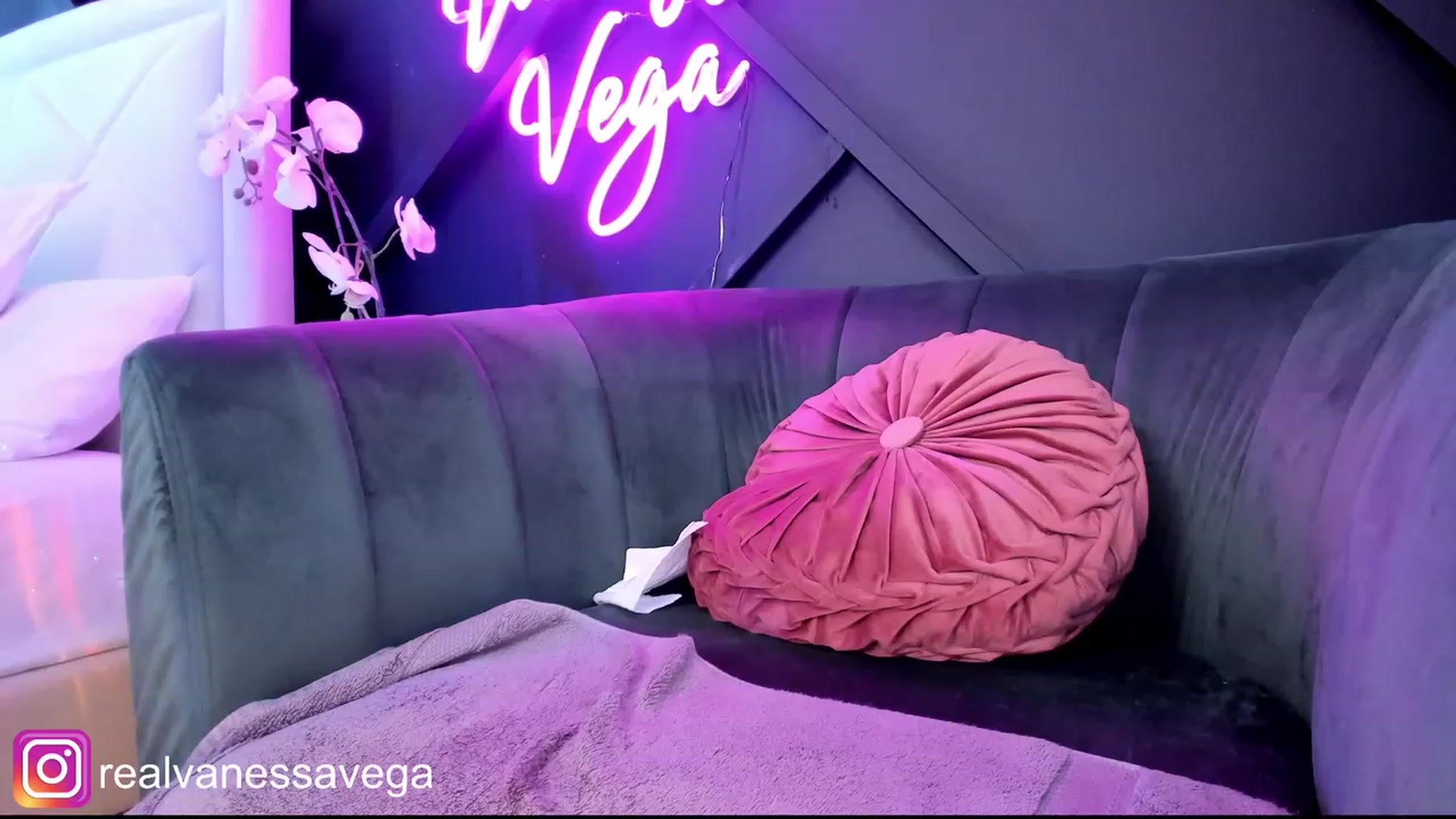 Gallery image thumbnail from Vanessa_Vega's myfreecams stream on, 06/04/2023, 23:13 image 15 of 20