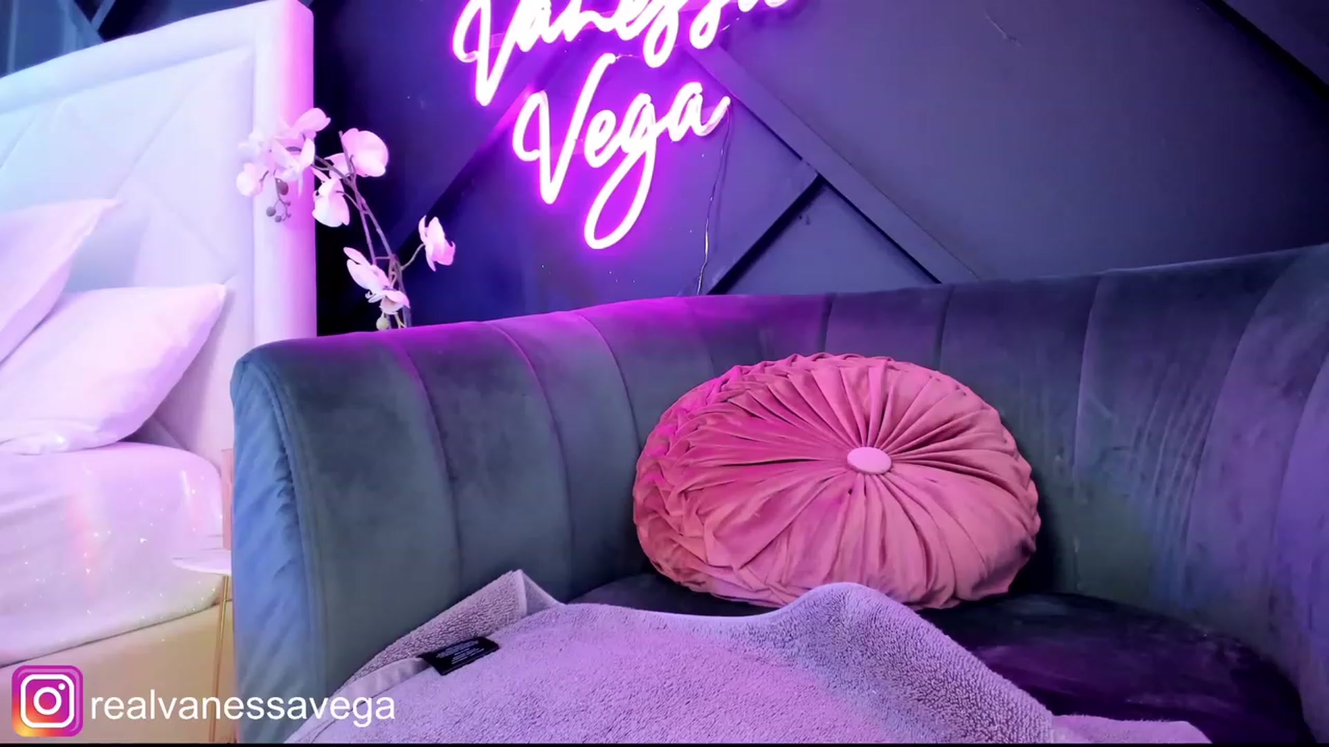 Gallery image thumbnail from Vanessa_Vega's myfreecams stream on, 06/04/2023, 23:13 image 19 of 20