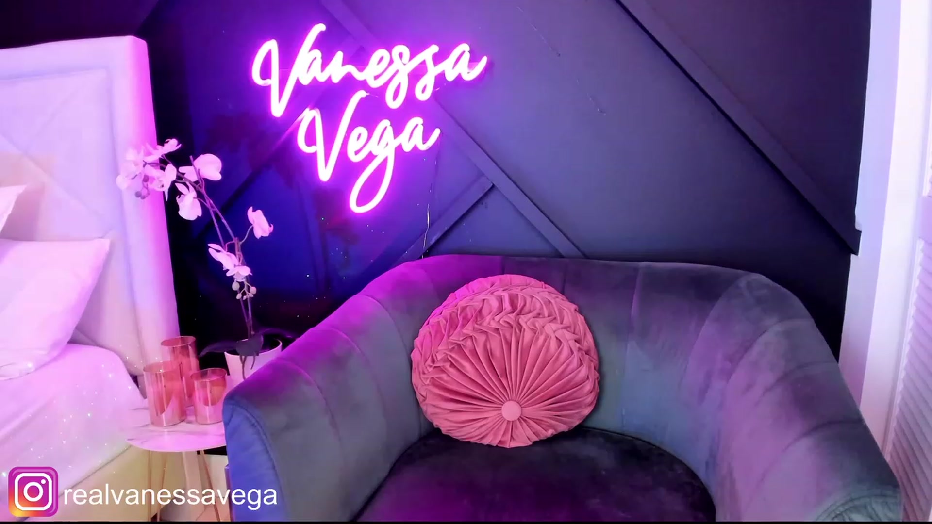 Gallery image thumbnail from Vanessa_Vega's myfreecams stream on, 06/05/2023, 02:31 image 16 of 20