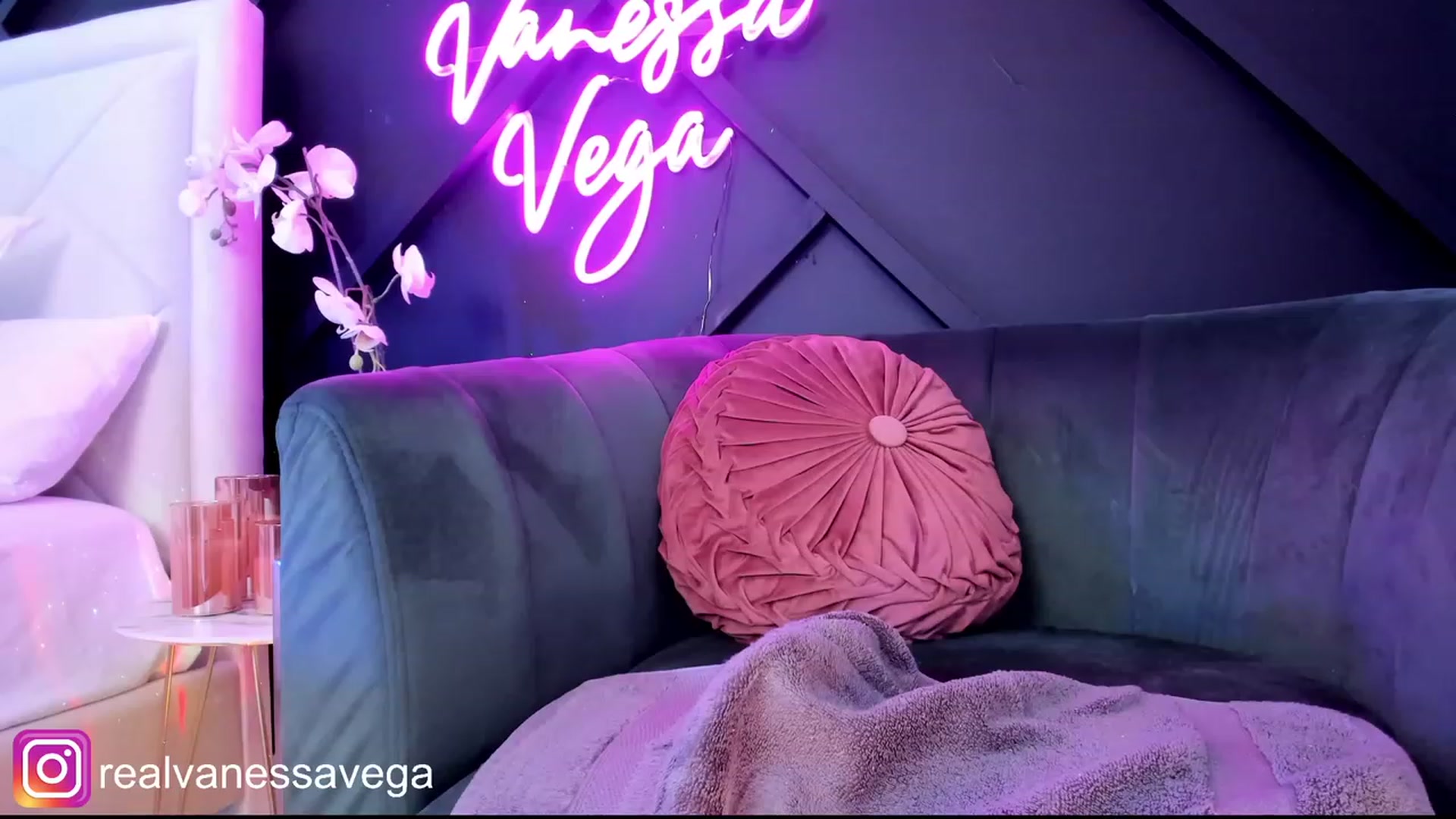 Gallery image thumbnail from Vanessa_Vega's myfreecams stream on, 06/05/2023, 22:26 image 19 of 20