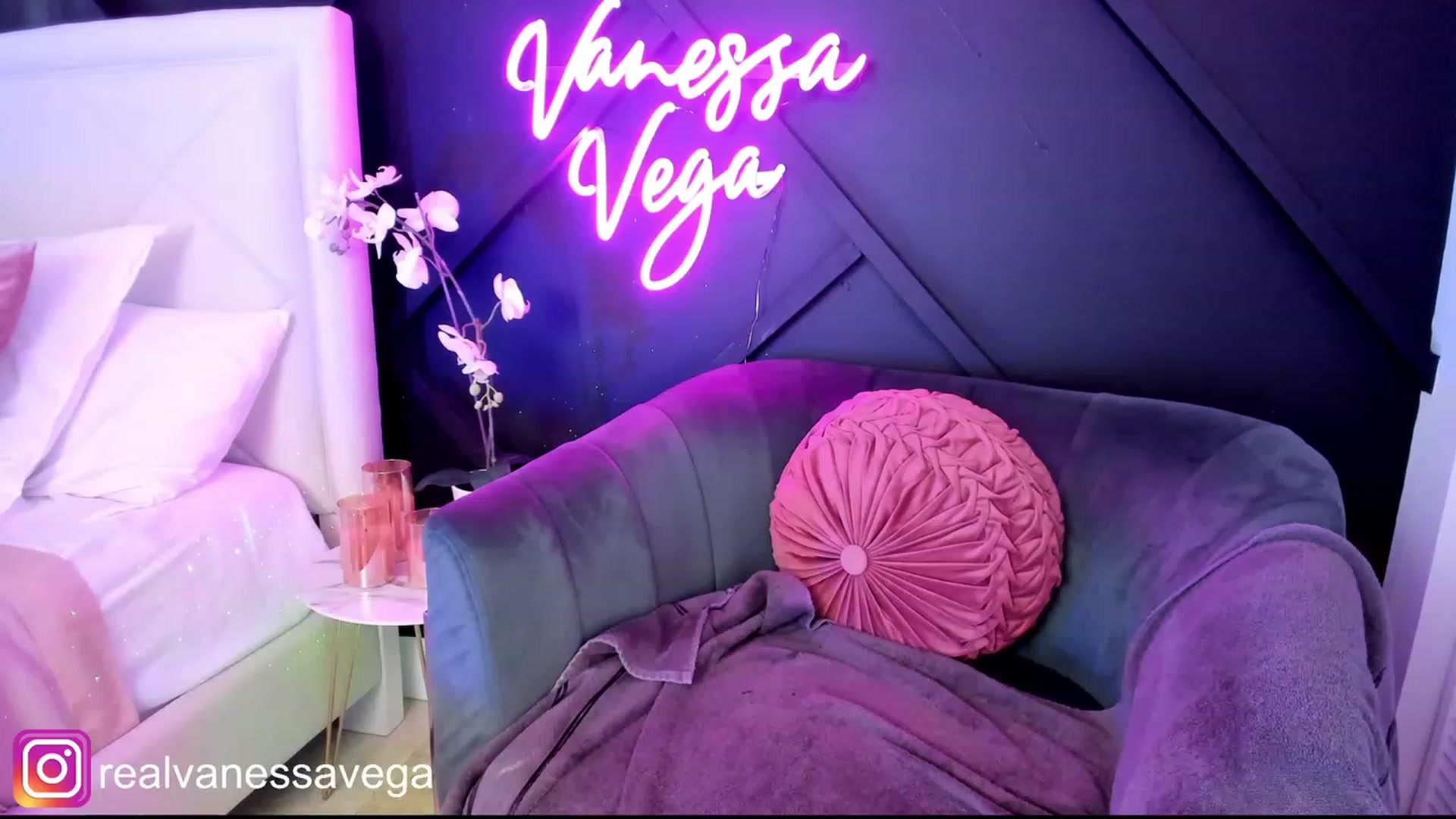 Gallery image thumbnail from Vanessa_Vega's myfreecams stream on, 06/06/2023, 24:48 image 5 of 20