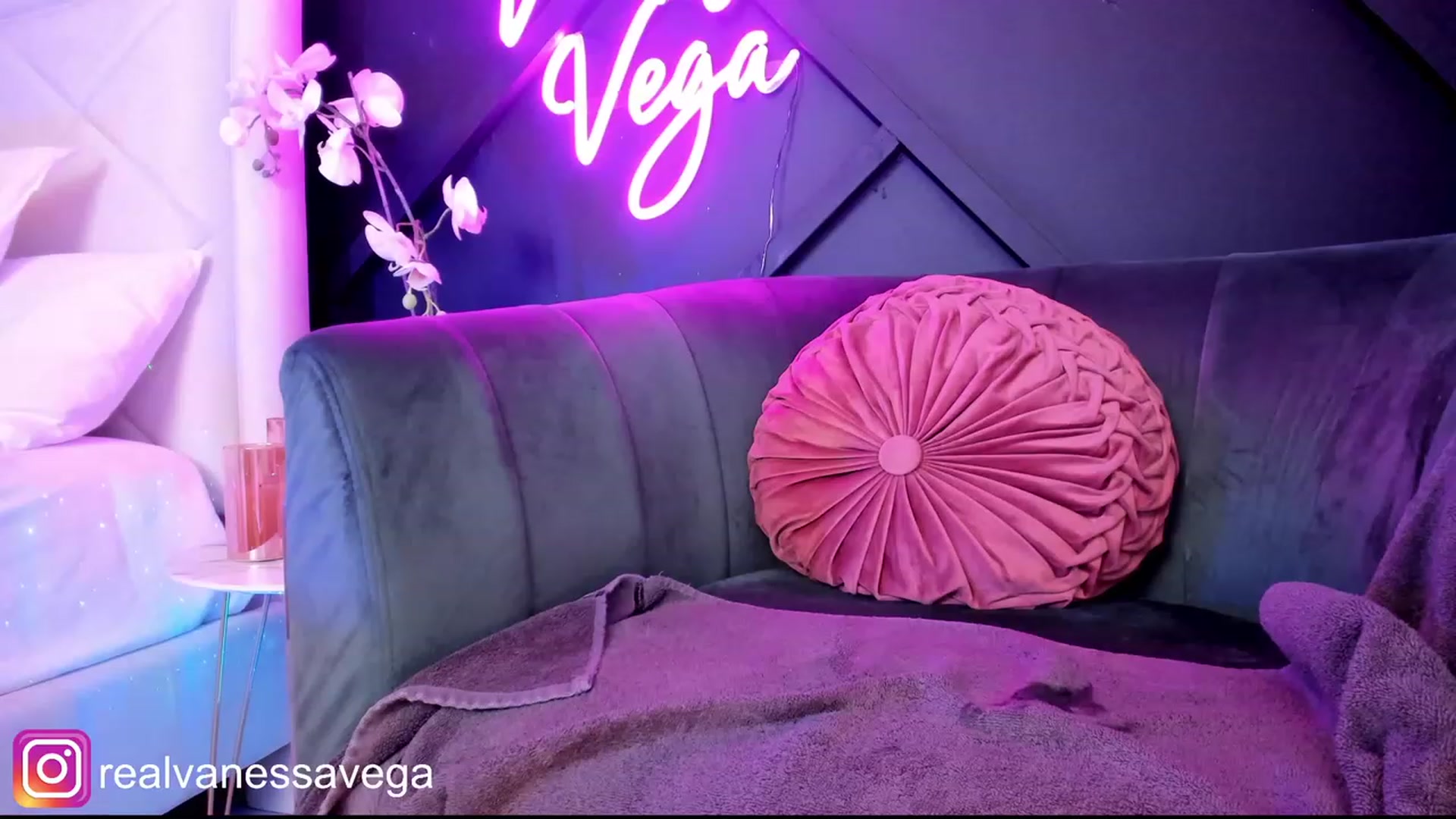 Gallery image thumbnail from Vanessa_Vega's myfreecams stream on, 06/06/2023, 24:48 image 19 of 20