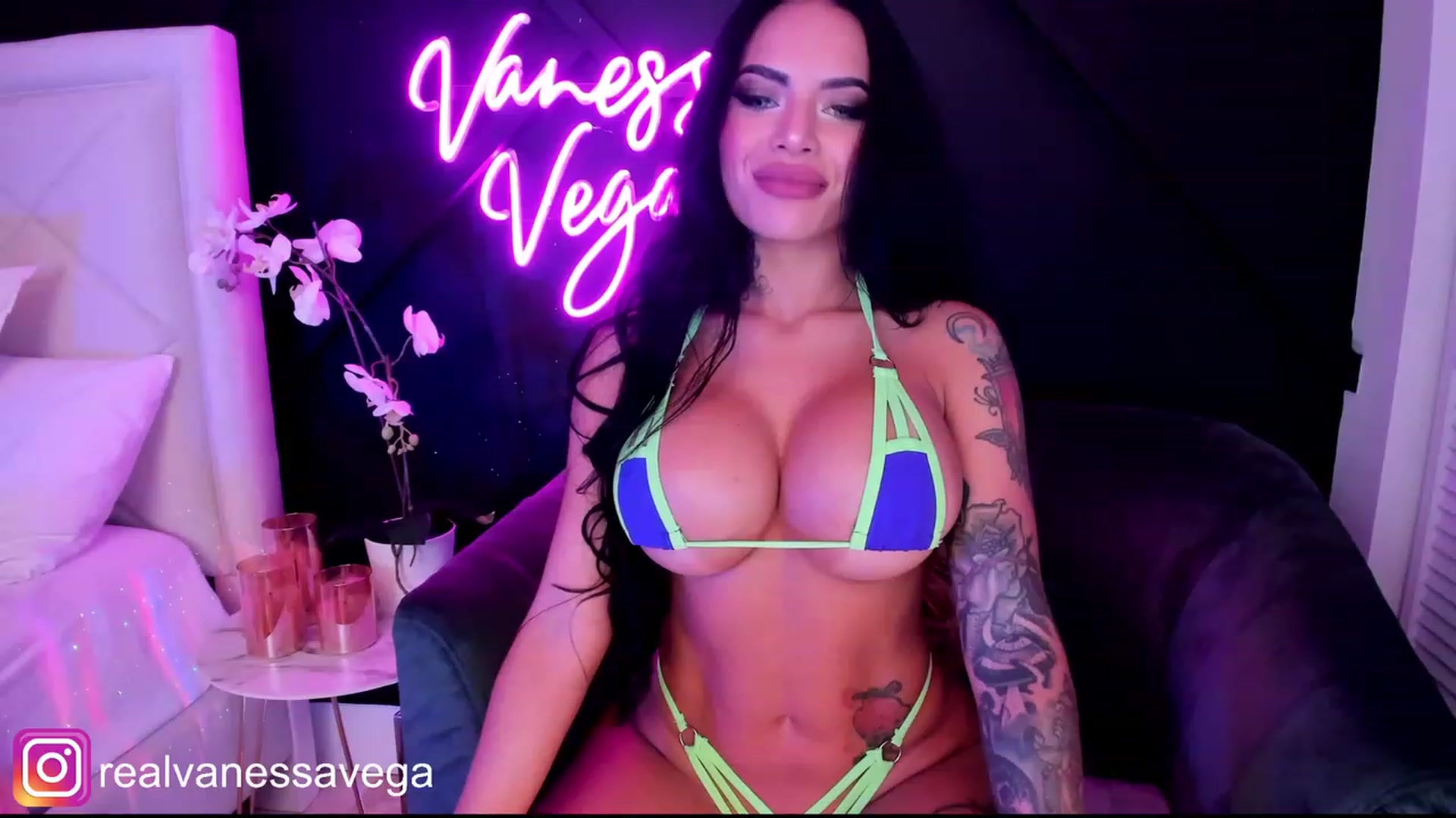 Gallery image thumbnail from Vanessa_Vega's myfreecams stream on, 06/06/2023, 01:42 image 15 of 20
