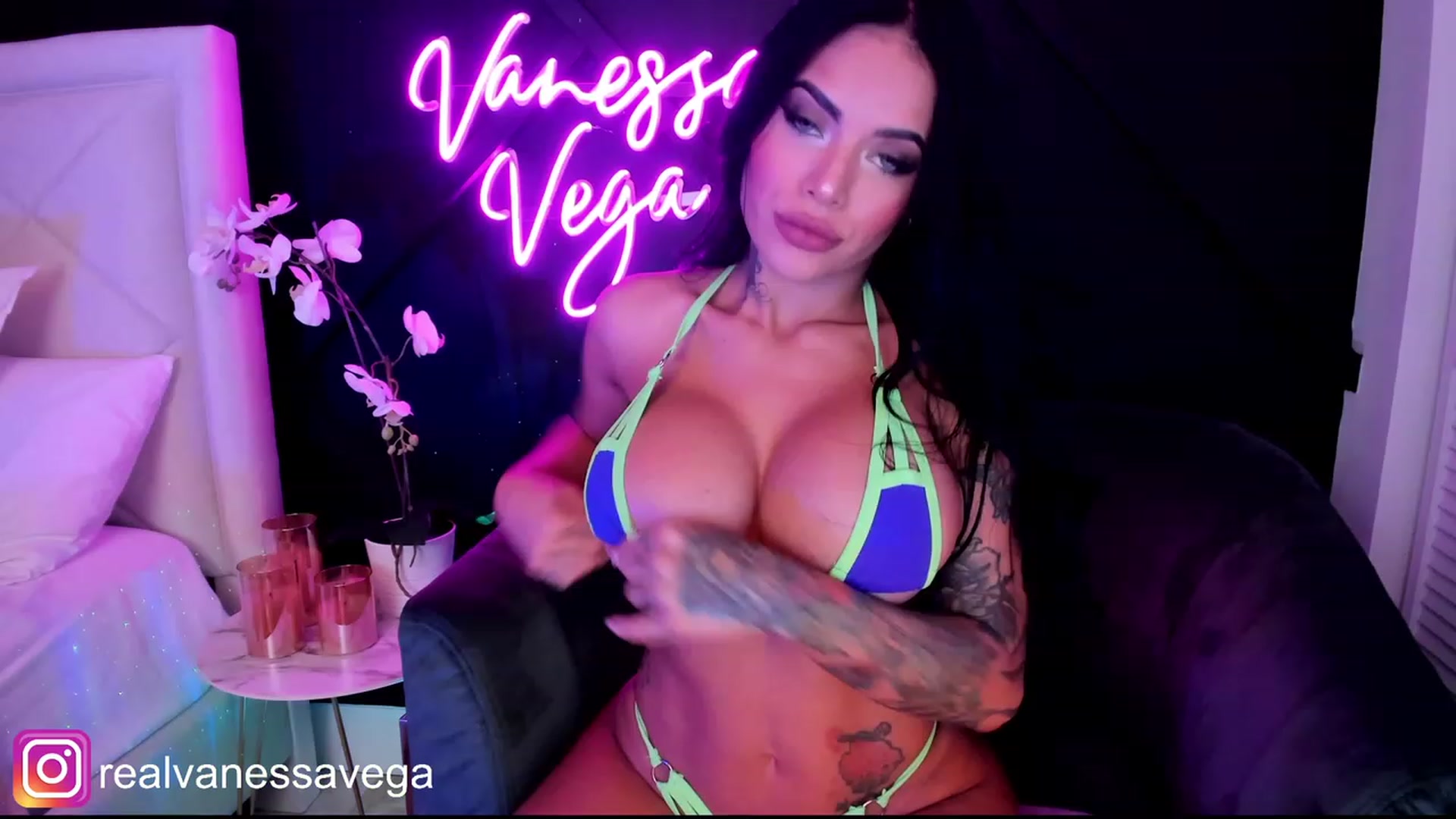 Gallery image thumbnail from Vanessa_Vega's myfreecams stream on, 06/06/2023, 01:42 image 18 of 20