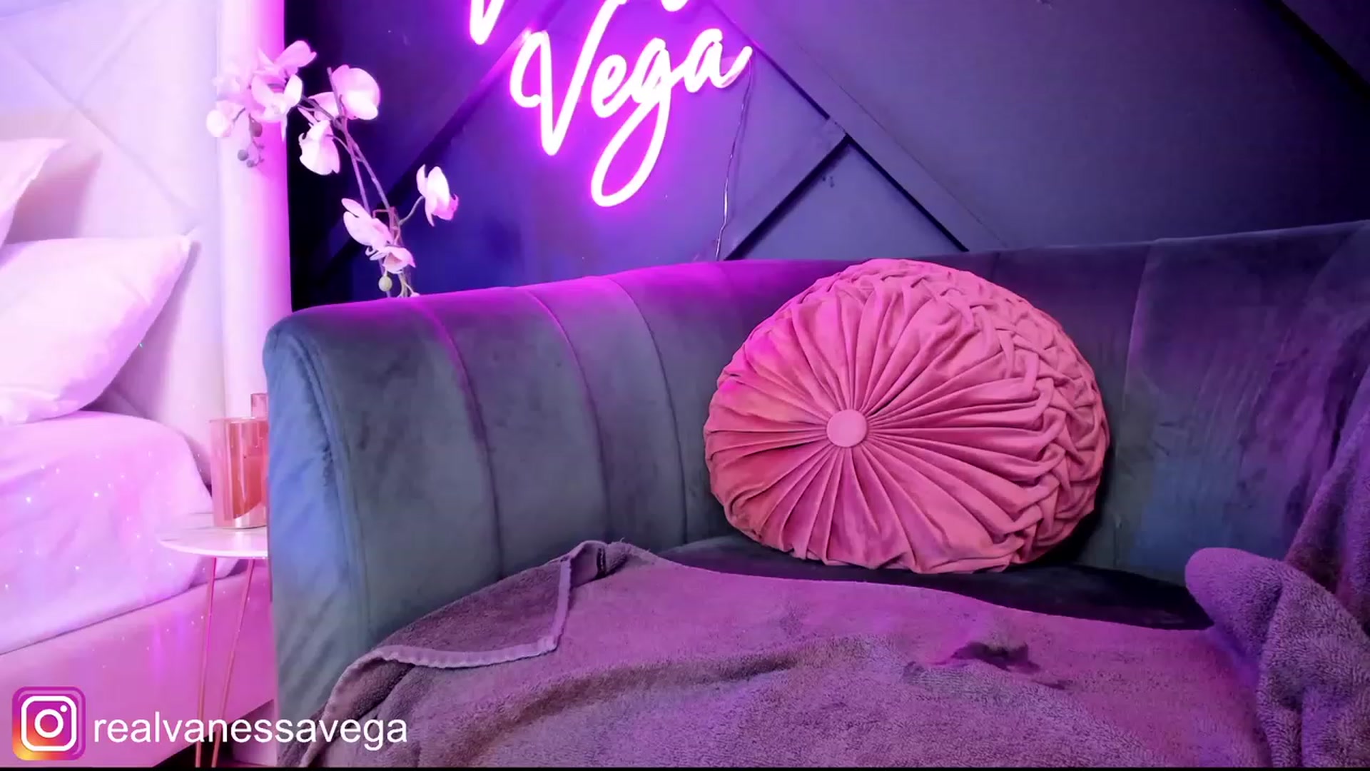 Gallery image thumbnail from Vanessa_Vega's myfreecams stream on, 06/06/2023, 01:42 image 7 of 20