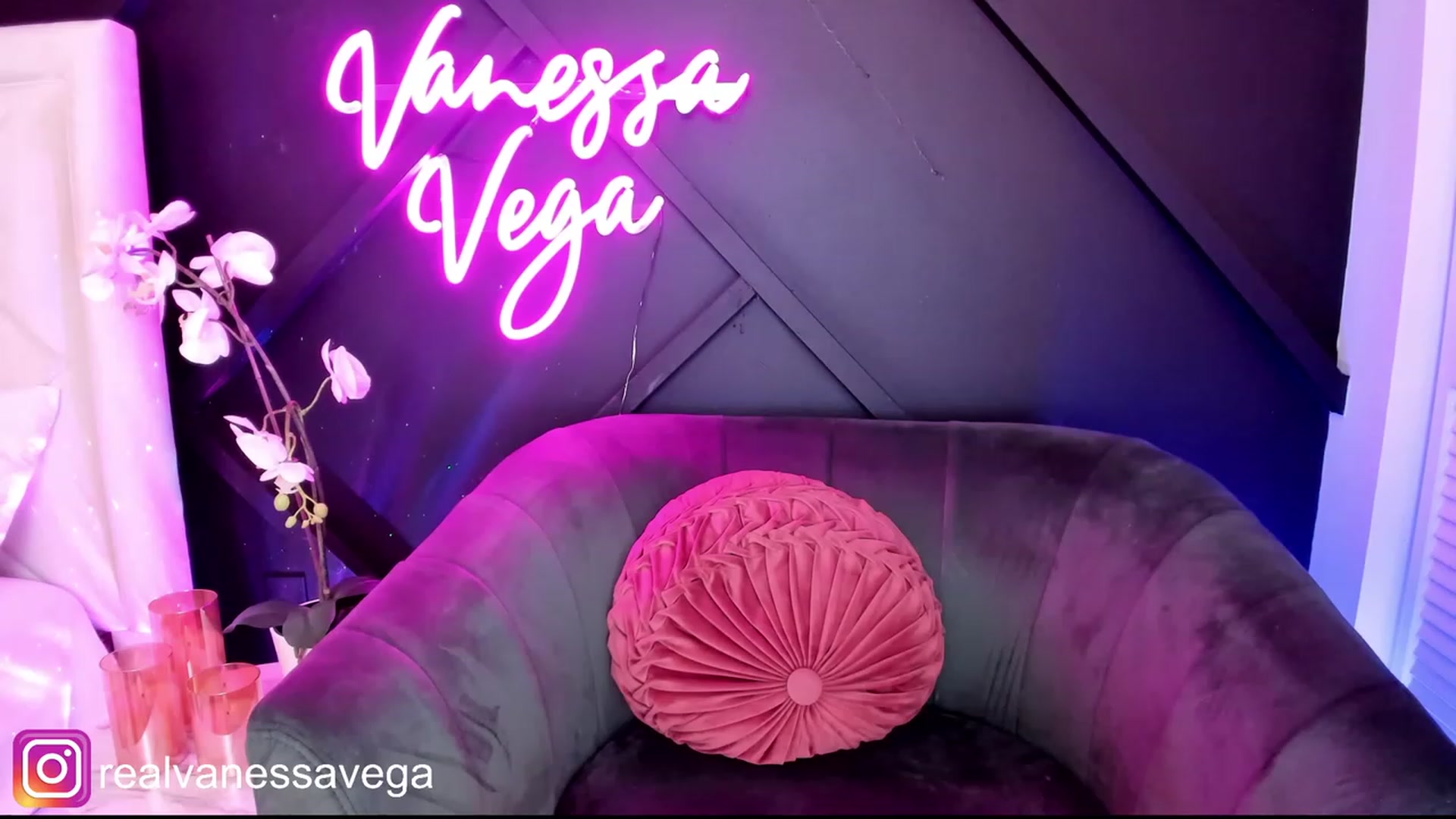 Gallery image thumbnail from Vanessa_Vega's myfreecams stream on, 07/10/2023, 01:47 image 7 of 20