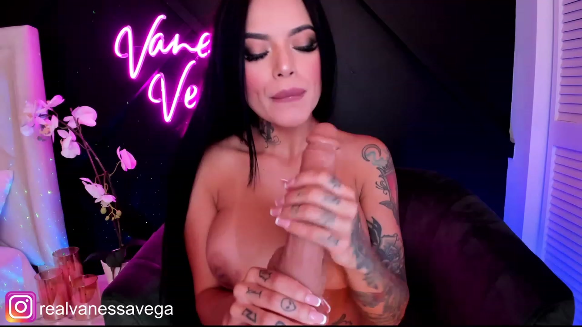 Gallery image thumbnail from Vanessa_Vega's myfreecams stream on, 07/10/2023, 03:40 image 12 of 20