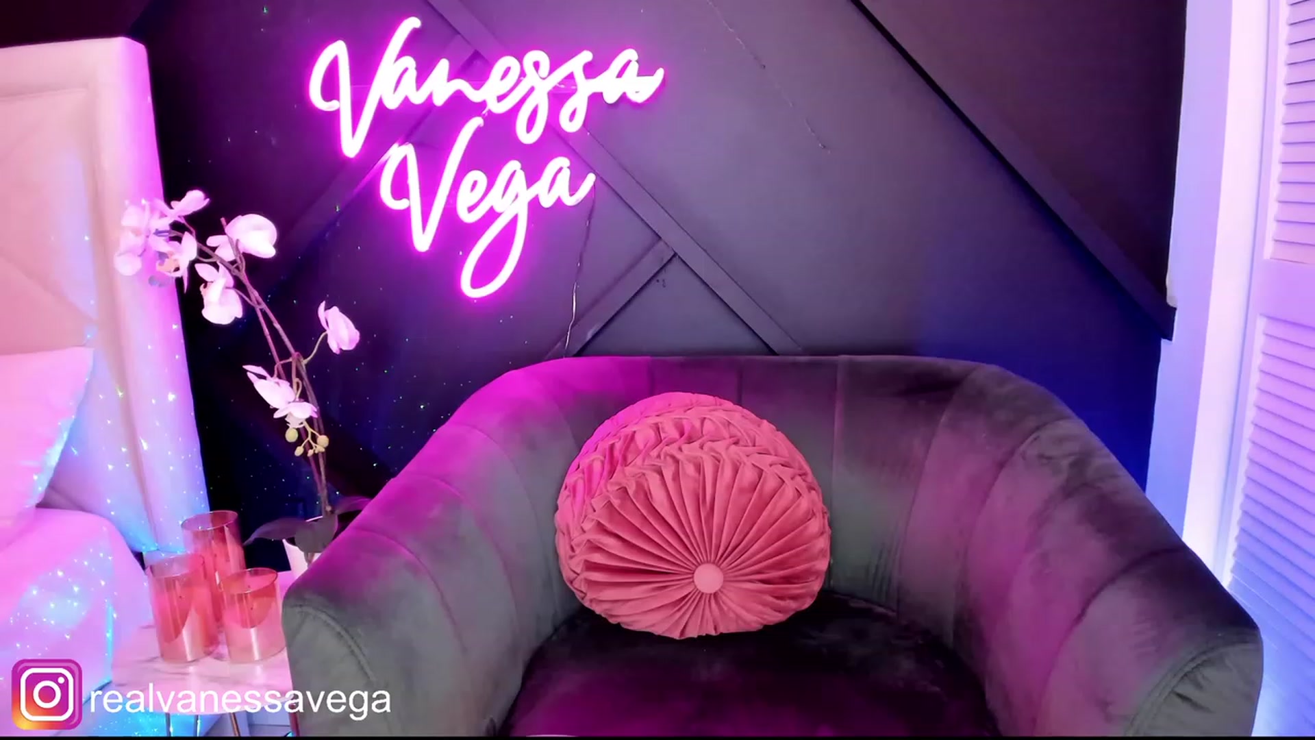 Gallery image thumbnail from Vanessa_Vega's myfreecams stream on, 07/10/2023, 03:40 image 5 of 20