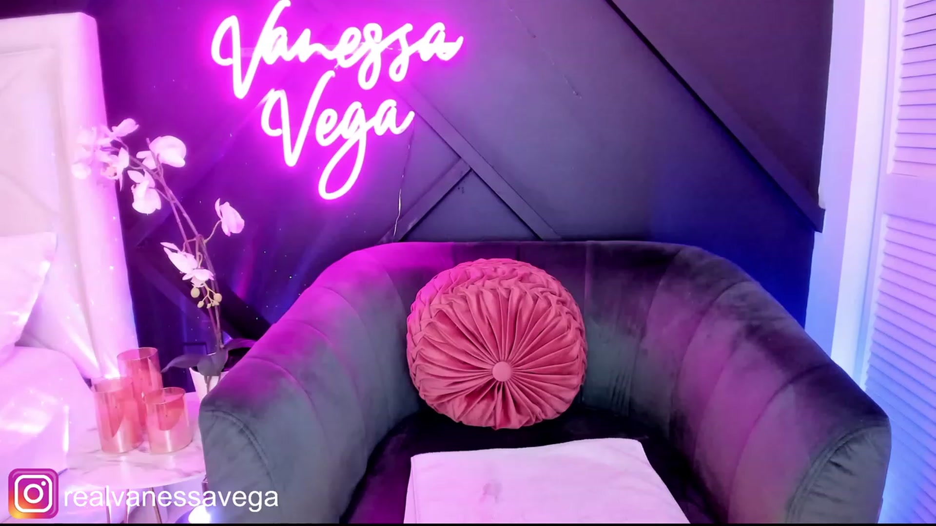 Gallery image thumbnail from Vanessa_Vega's myfreecams stream on, 07/10/2023, 05:27 image 3 of 20