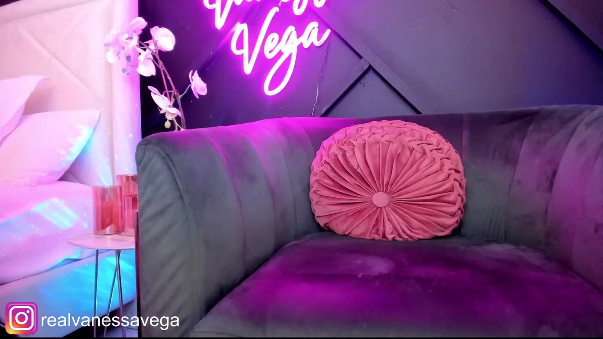 Gallery image thumbnail from Vanessa_Vega's myfreecams stream on, 07/10/2023, 07:19 image 5 of 20