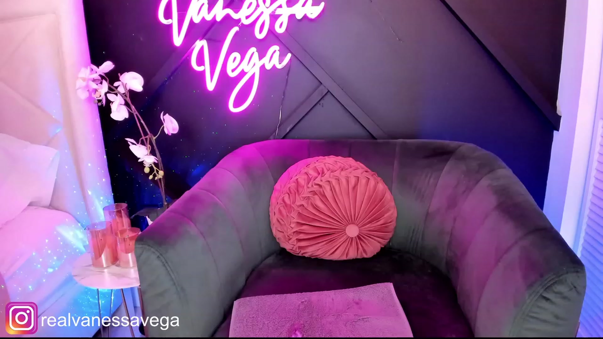 Gallery image thumbnail from Vanessa_Vega's myfreecams stream on, 07/13/2023, 01:10 image 1 of 20