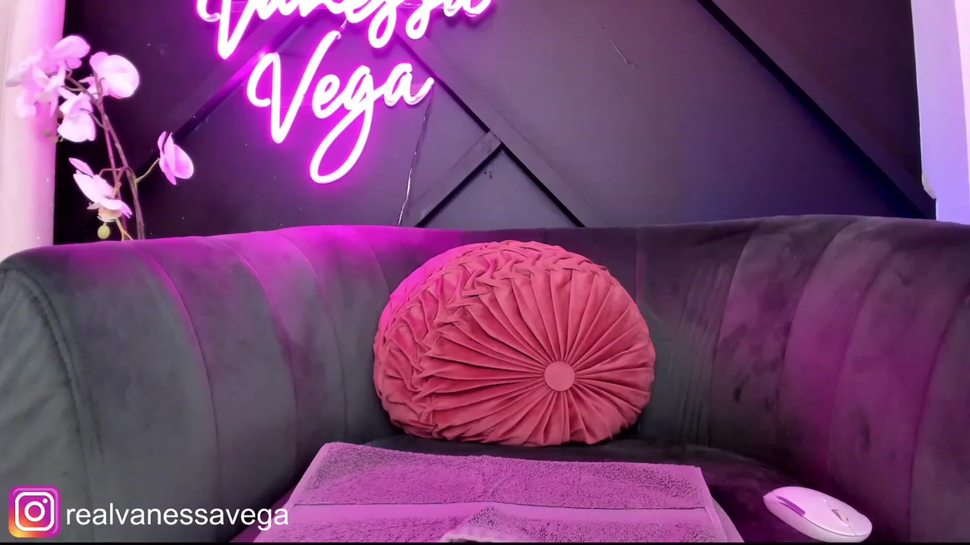 Gallery image thumbnail from Vanessa_Vega's myfreecams stream on, 07/13/2023, 01:10 image 14 of 20