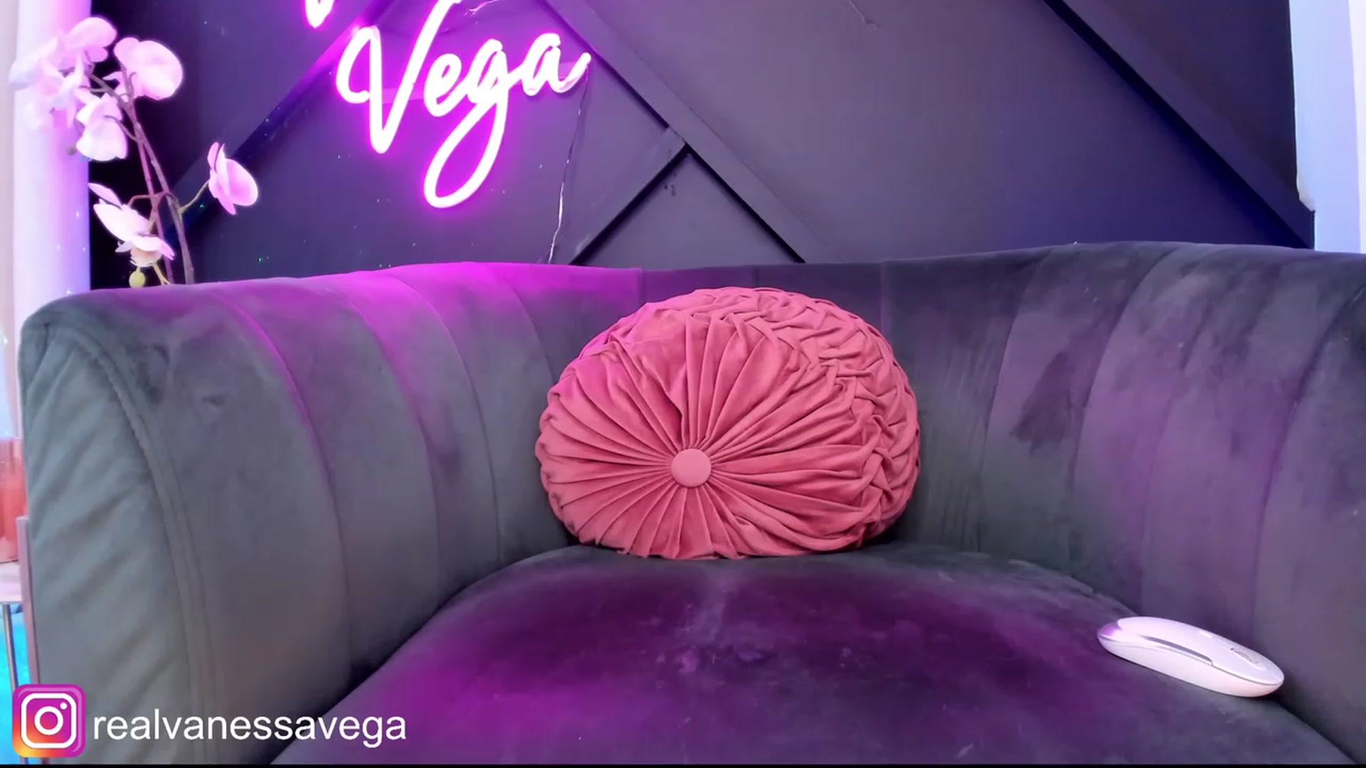 Gallery image thumbnail from Vanessa_Vega's myfreecams stream on, 07/26/2023, 21:01 image 8 of 20