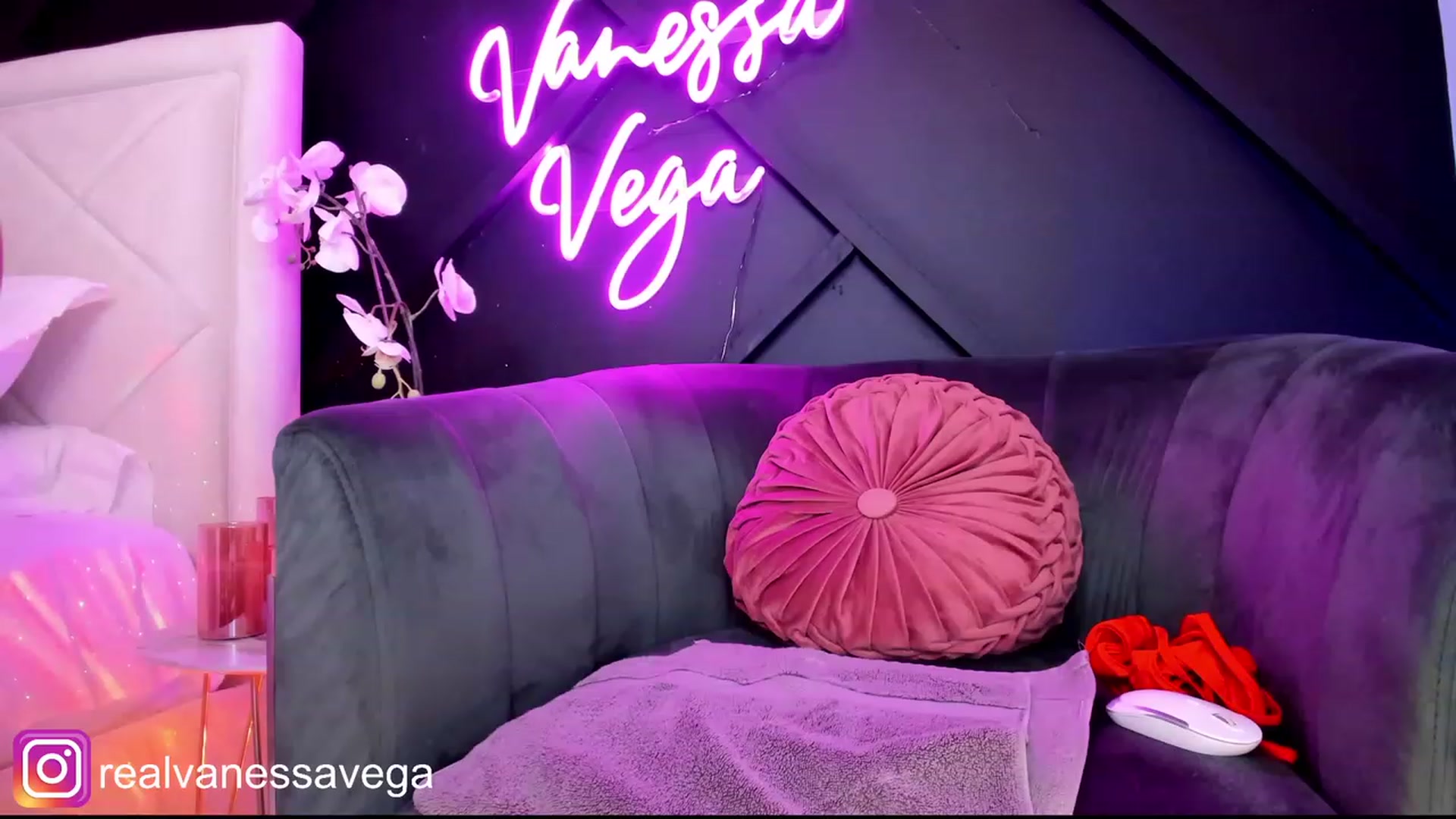 Gallery image thumbnail from Vanessa_Vega's myfreecams stream on, 07/29/2023, 02:06 image 17 of 20