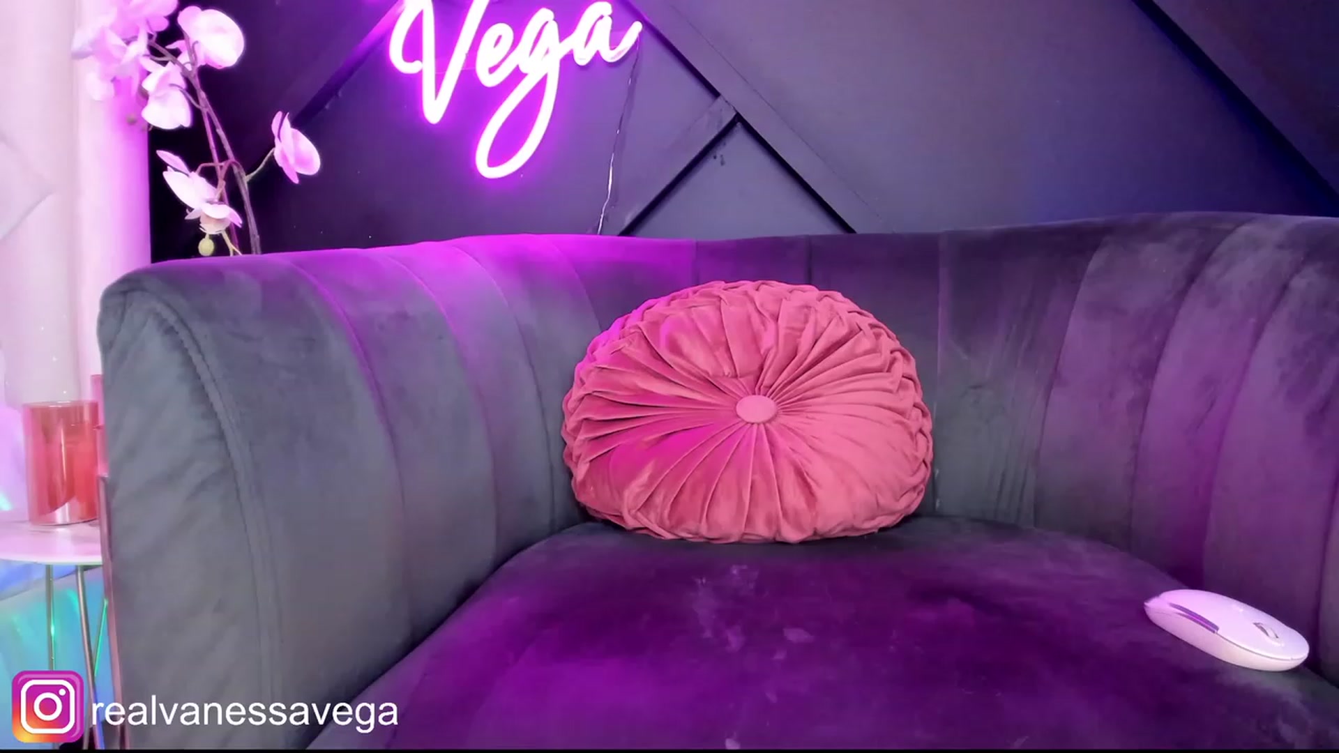 Gallery image thumbnail from Vanessa_Vega's myfreecams stream on, 07/29/2023, 10:20 image 4 of 20