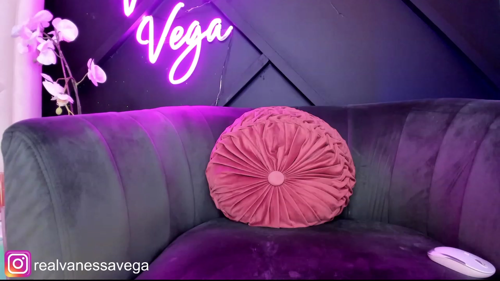 Gallery image thumbnail from Vanessa_Vega's myfreecams stream on, 07/29/2023, 10:20 image 19 of 20