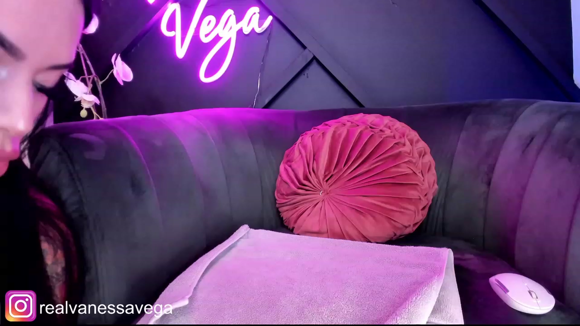 Gallery image thumbnail from Vanessa_Vega's myfreecams stream on, 08/05/2023, 24:46 image 13 of 20