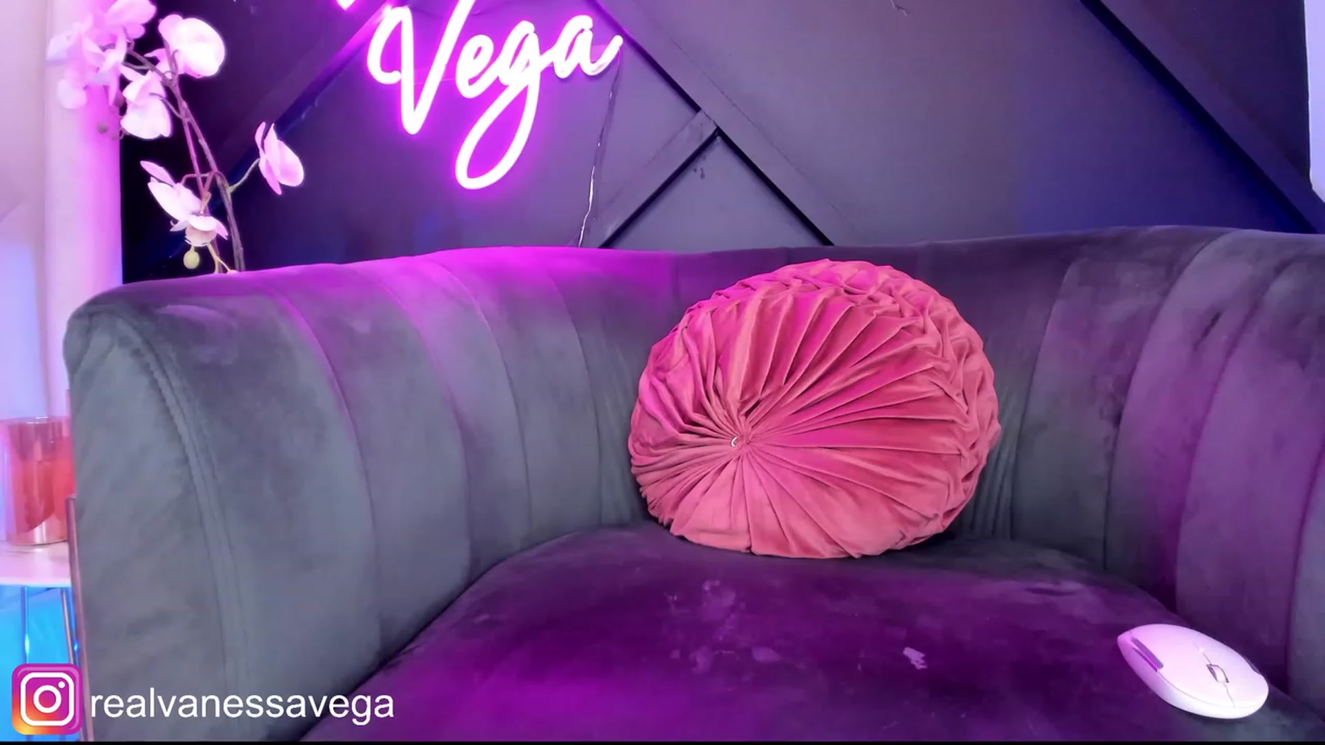 Gallery image thumbnail from Vanessa_Vega's myfreecams stream on, 08/05/2023, 24:46 image 11 of 20