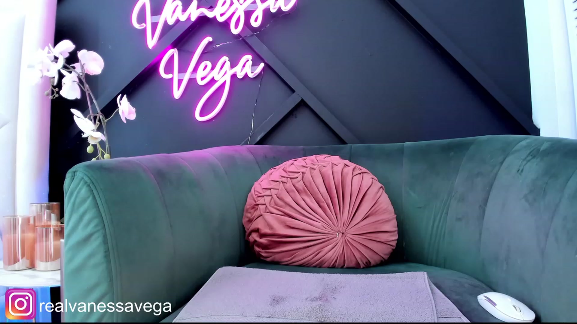 Gallery image thumbnail from Vanessa_Vega's myfreecams stream on, 08/10/2023, 15:12 image 15 of 20