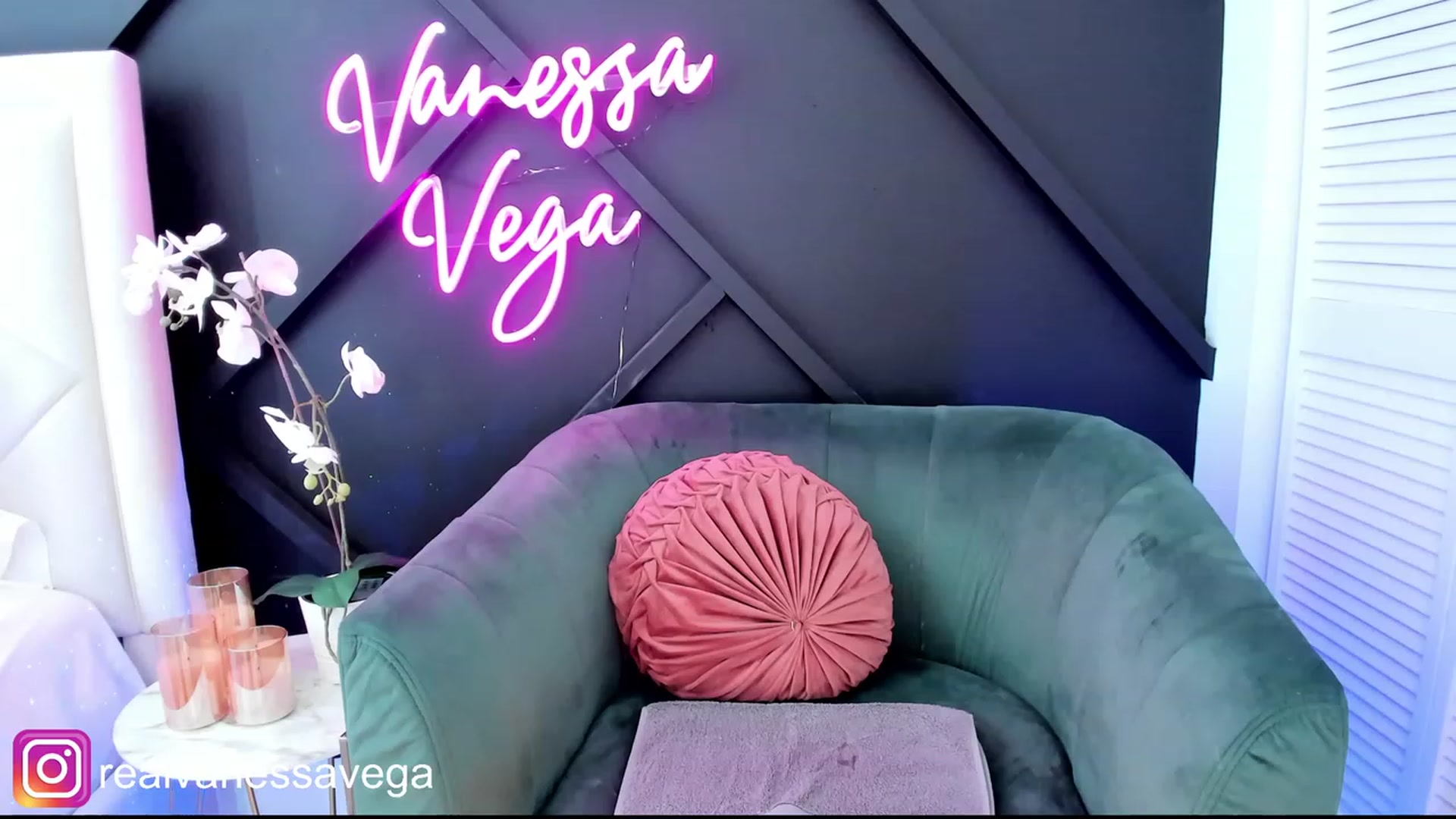 Gallery image thumbnail from Vanessa_Vega's myfreecams stream on, 08/10/2023, 15:12 image 1 of 20