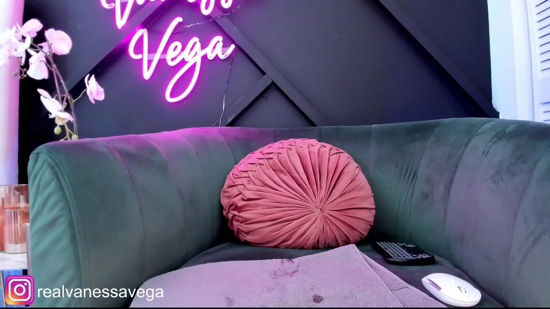 Gallery image thumbnail from Vanessa_Vega's myfreecams stream on, 08/10/2023, 16:28 image 9 of 20
