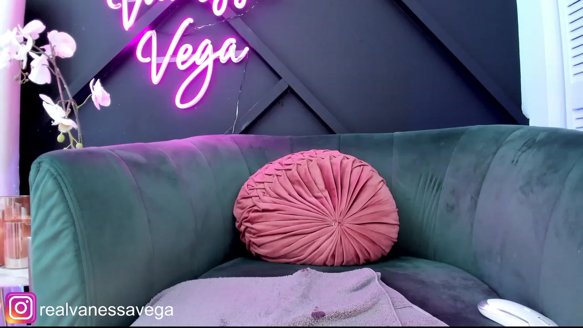 Gallery image thumbnail from Vanessa_Vega's myfreecams stream on, 08/10/2023, 16:28 image 3 of 20