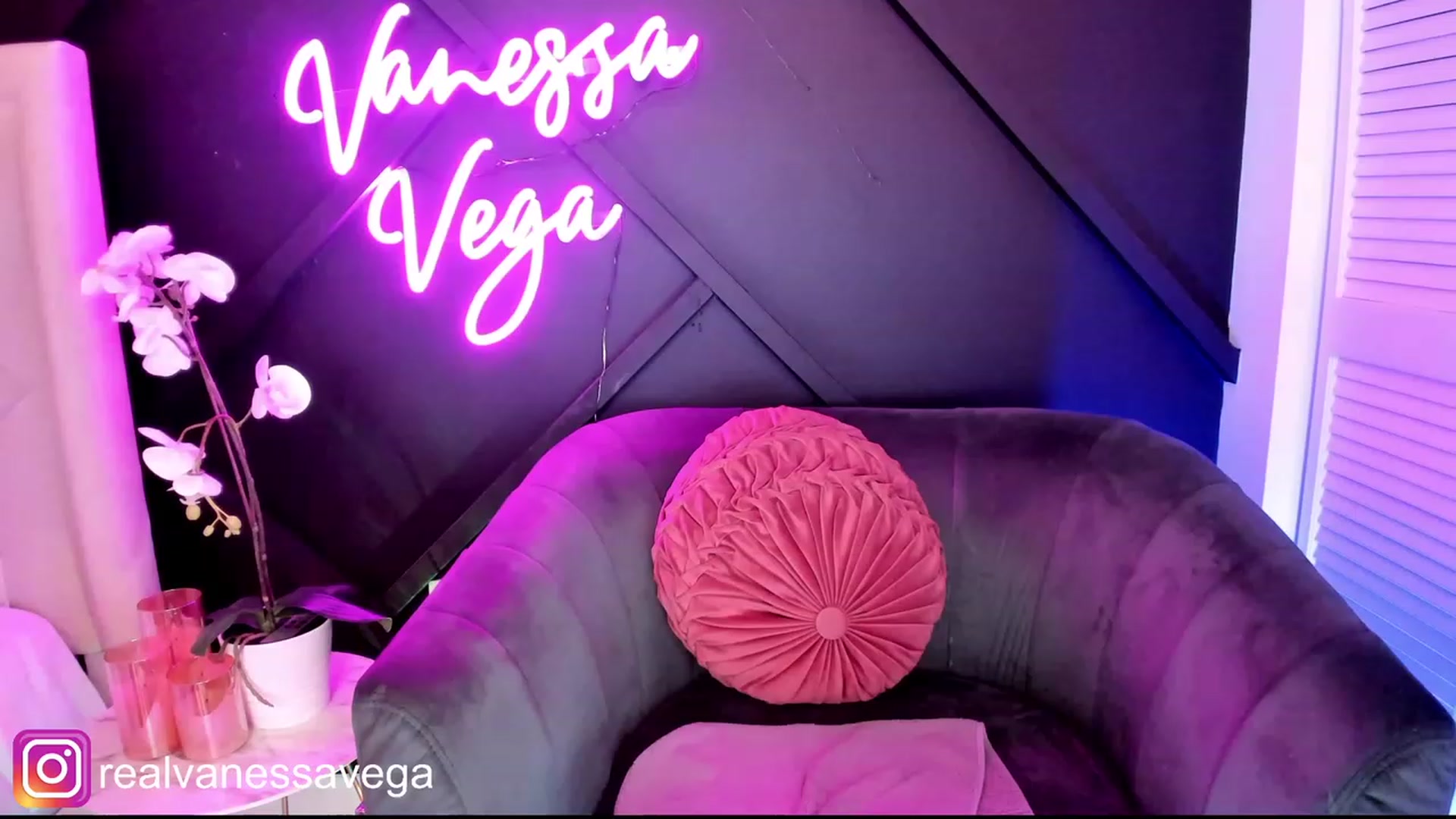 Gallery image thumbnail from Vanessa_Vega's myfreecams stream on, 08/13/2023, 24:57 image 12 of 20