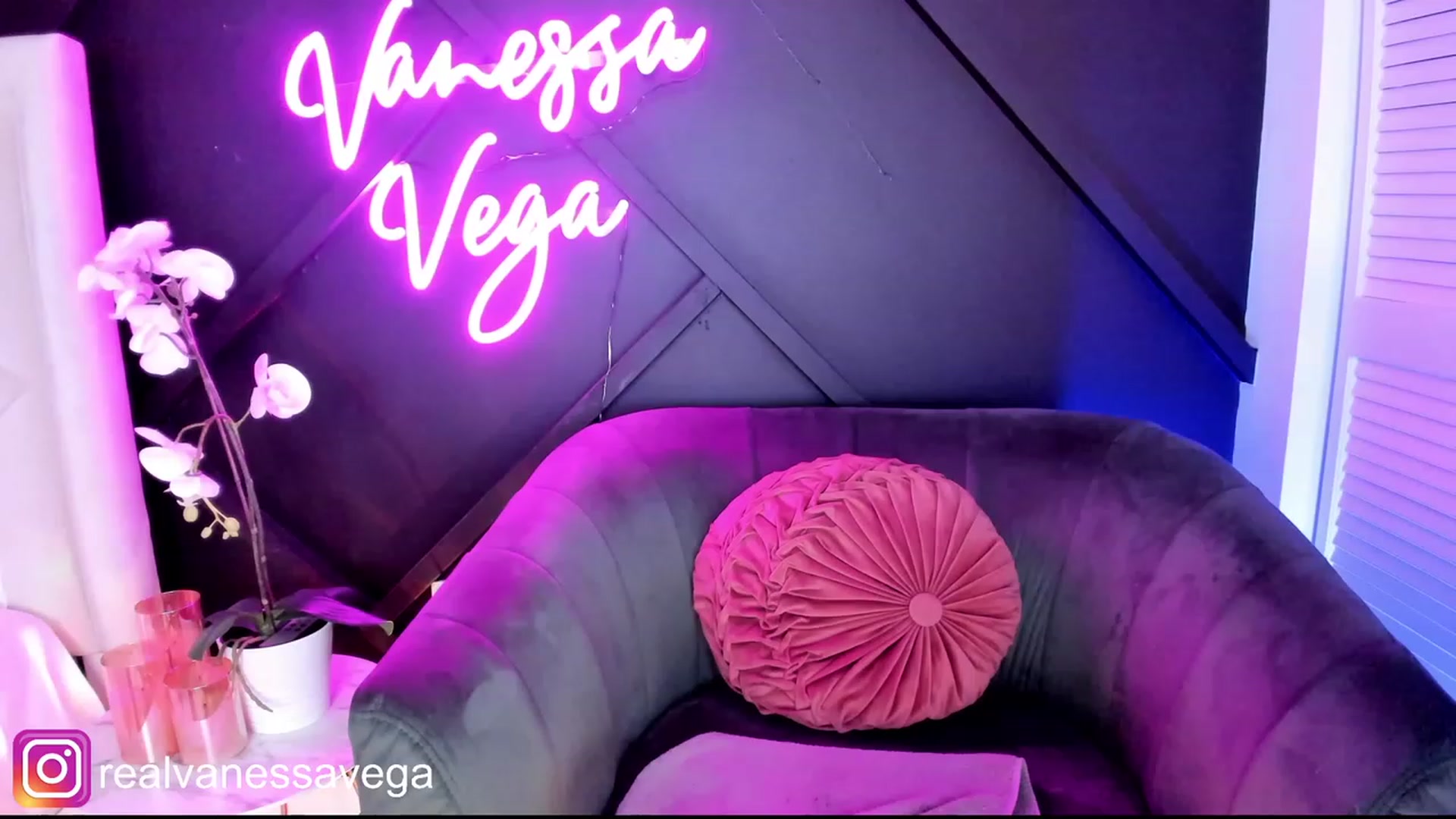 Gallery image thumbnail from Vanessa_Vega's myfreecams stream on, 08/13/2023, 24:57 image 3 of 20