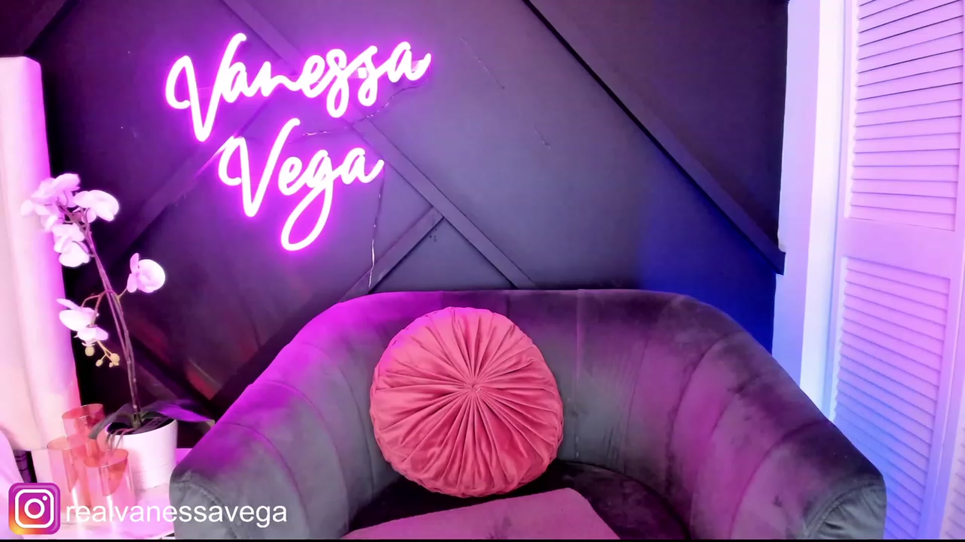 Gallery image thumbnail from Vanessa_Vega's myfreecams stream on, 09/07/2023, 02:26 image 13 of 20