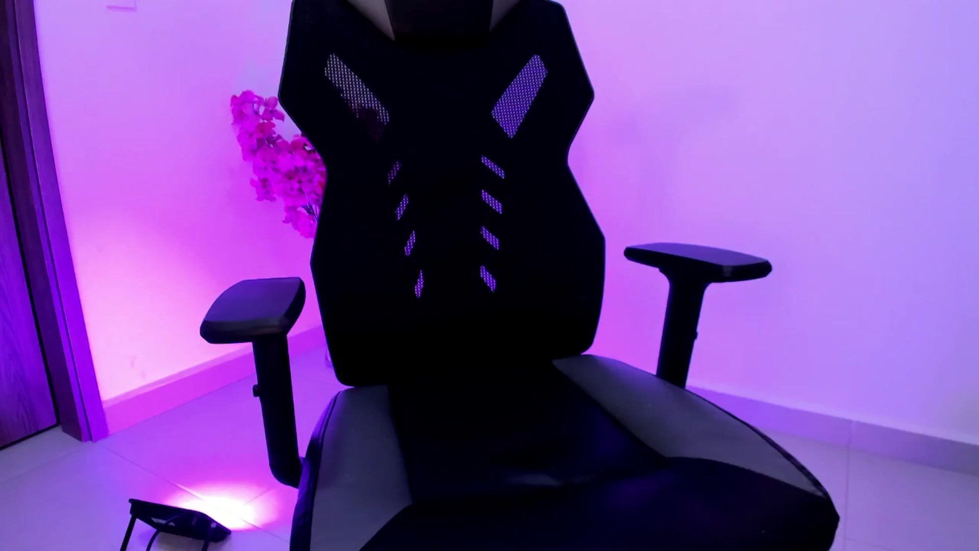 Gallery image thumbnail from Vanessa_Vega's myfreecams stream on, 05/15/2025, 21:46 image 14 of 20