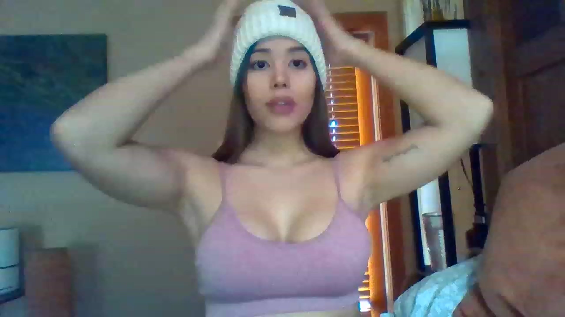 Gallery image thumbnail from Vanessacol's myfreecams stream on, 01/15/2023, 19:01 image 16 of 20