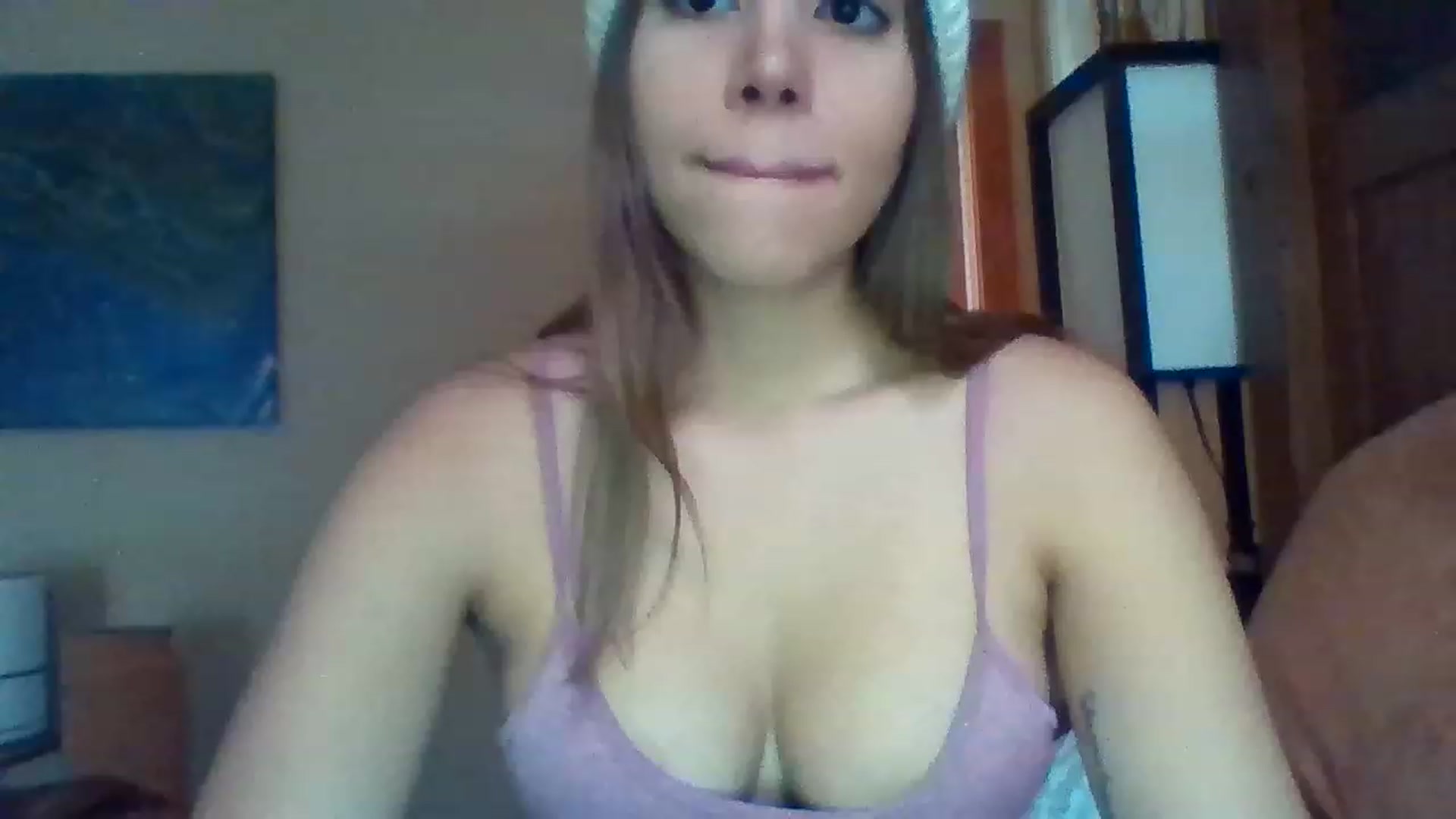 Gallery image thumbnail from Vanessacol's myfreecams stream on, 01/15/2023, 19:01 image 19 of 20