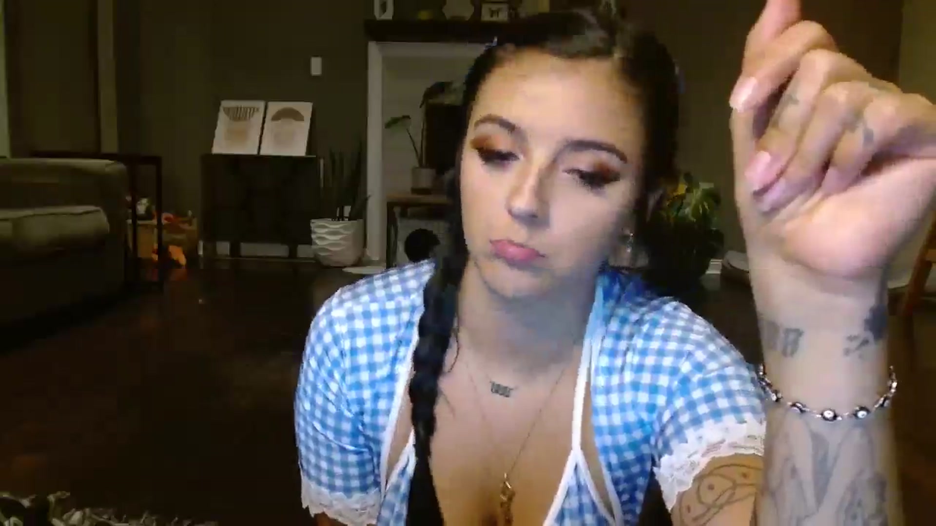 Gallery image thumbnail from Vanessawildly's myfreecams stream on, 10/21/2025, 05:14 image 9 of 20