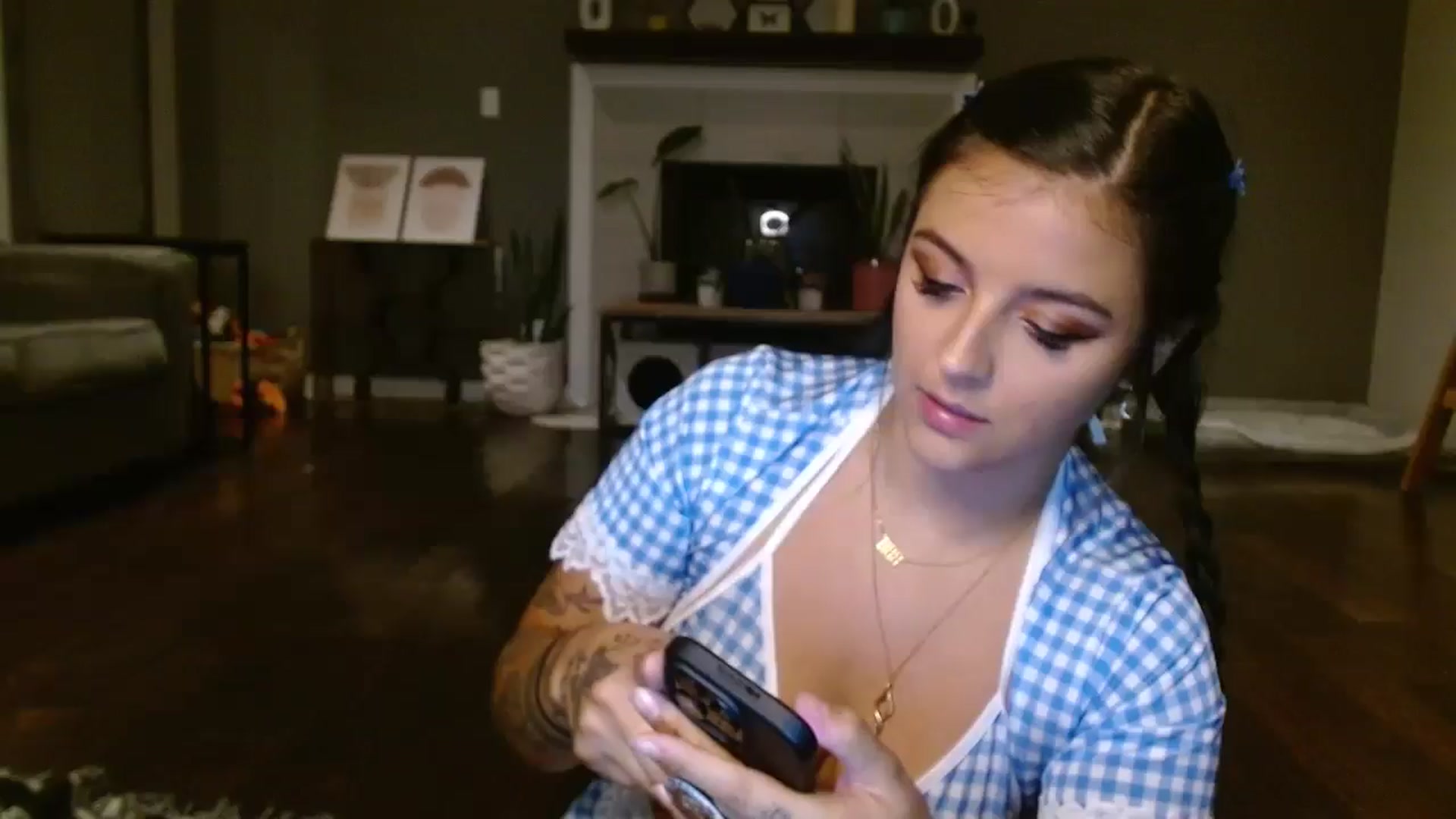 Gallery image thumbnail from Vanessawildly's myfreecams stream on, 10/21/2025, 05:14 image 4 of 20