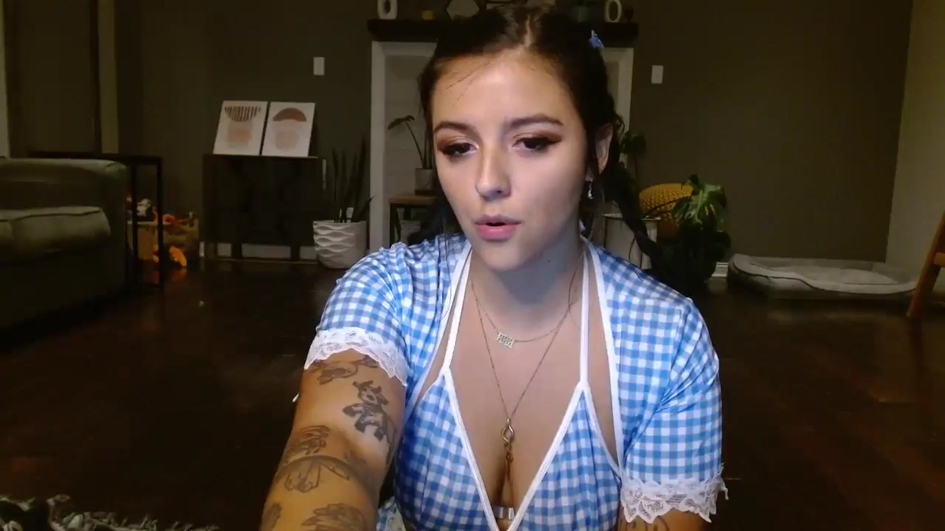 Gallery image thumbnail from Vanessawildly's myfreecams stream on, 10/21/2025, 05:14 image 6 of 20