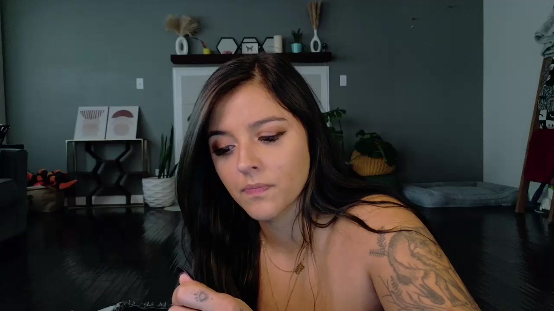 Gallery image thumbnail from Vanessawildly's myfreecams stream on, 10/31/2025, 20:59 image 16 of 20