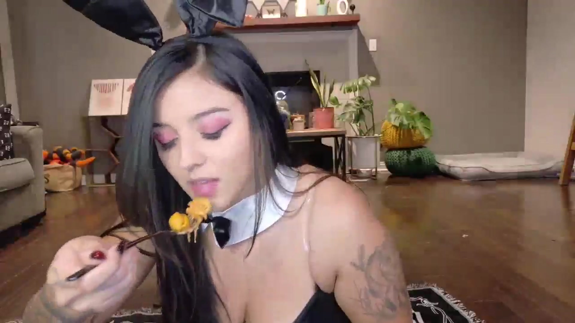 Gallery image thumbnail from Vanessawildly's myfreecams stream on, 11/03/2025, 05:05 image 8 of 20