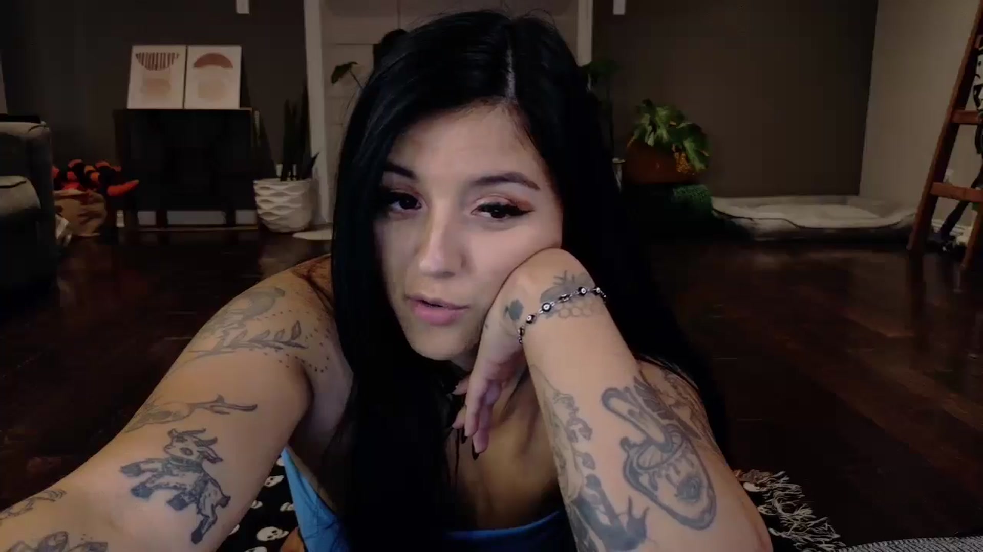 Gallery image thumbnail from Vanessawildly's myfreecams stream on, 11/06/2025, 04:51 image 3 of 20