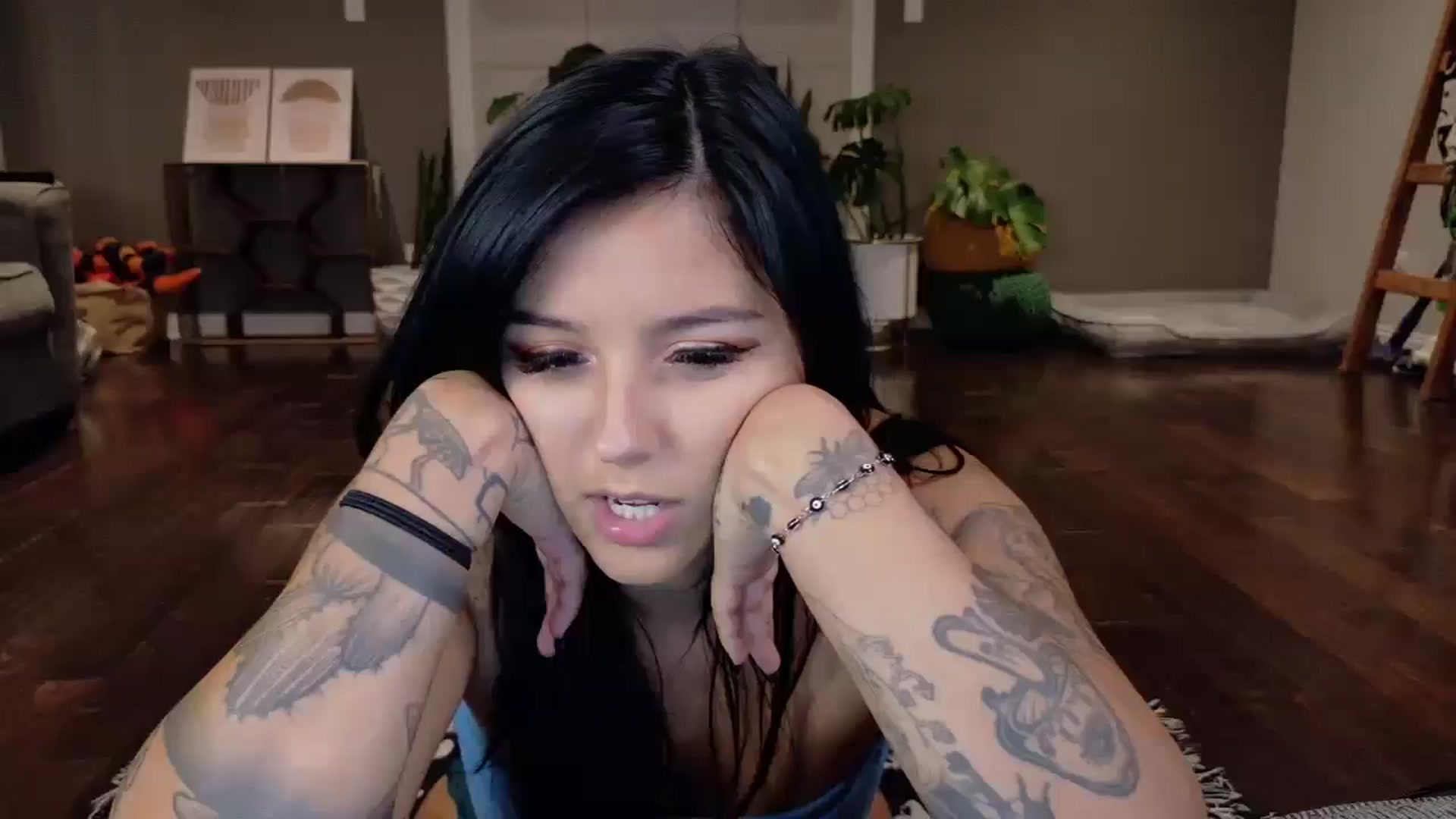 Gallery image thumbnail from Vanessawildly's myfreecams stream on, 11/06/2025, 04:51 image 10 of 20