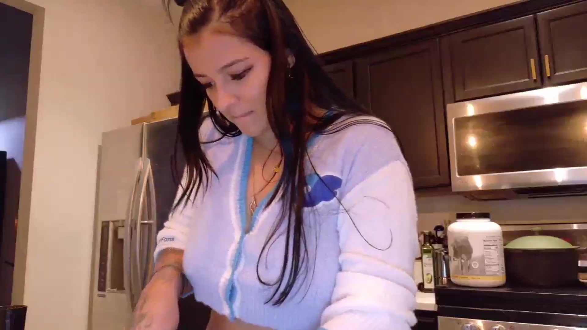 Gallery image thumbnail from Vanessawildly's myfreecams stream on, 11/14/2025, 03:12 image 6 of 20