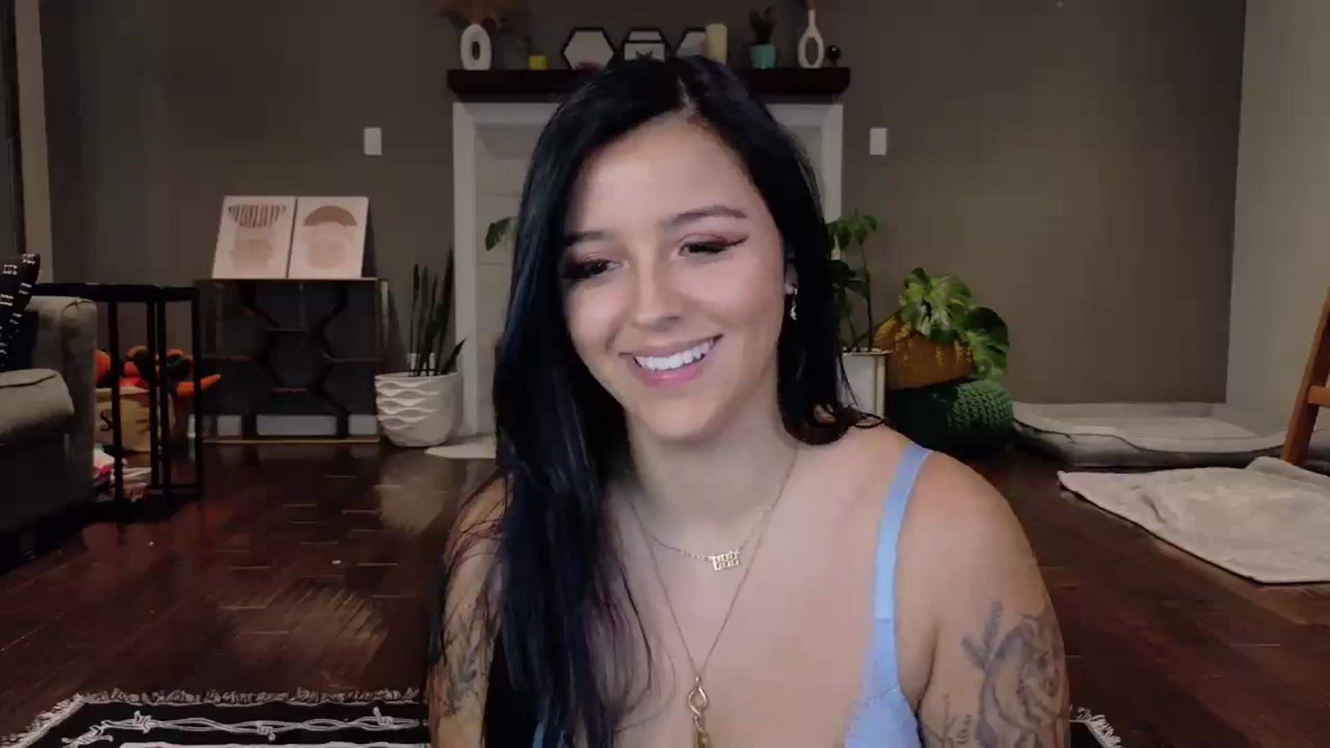 Gallery image thumbnail from Vanessawildly's myfreecams stream on, 11/15/2025, 05:23 image 3 of 20
