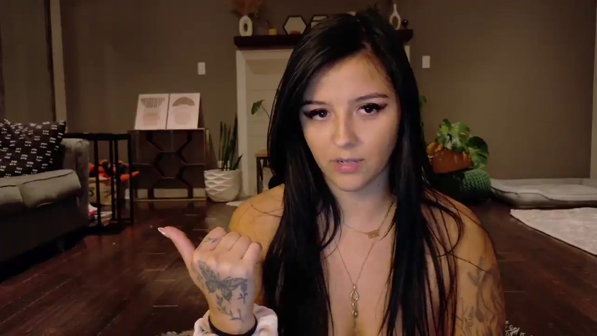 Gallery image thumbnail from Vanessawildly's myfreecams stream on, 11/16/2025, 07:10 image 5 of 20