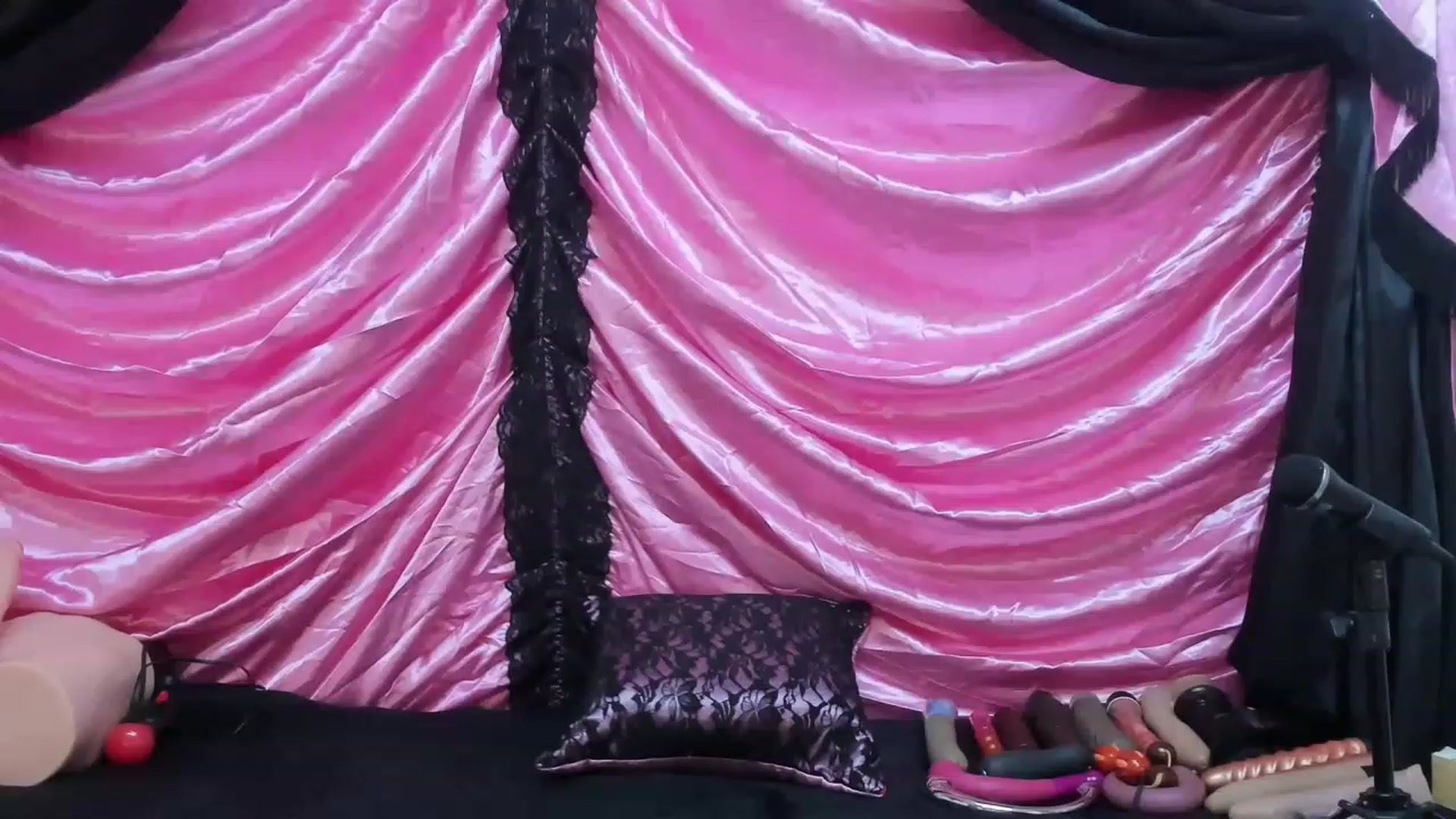 Gallery image thumbnail from Vaniexx's myfreecams stream on, 05/15/2023, 01:03 image 4 of 20