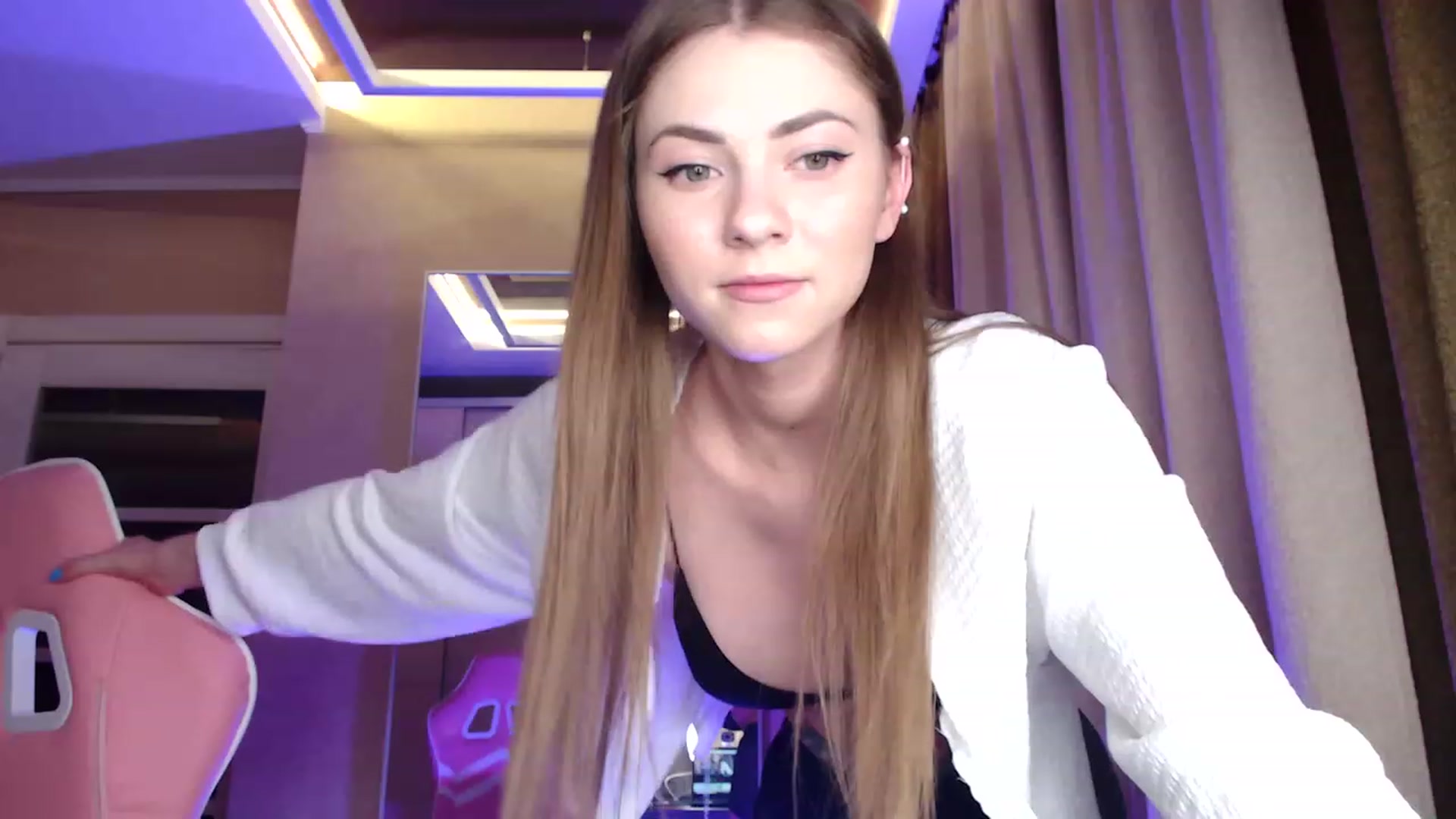 Gallery image thumbnail from VanillaAis_'s myfreecams stream on, 03/16/2023, 21:40 image 5 of 20